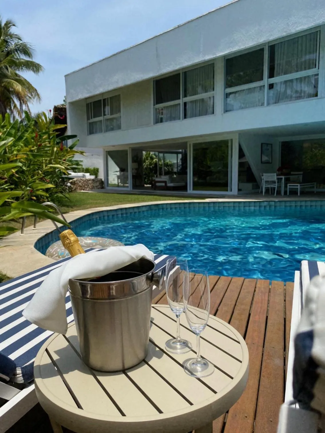 Swimming pool in Guest House Guarujá Hotel Boutique