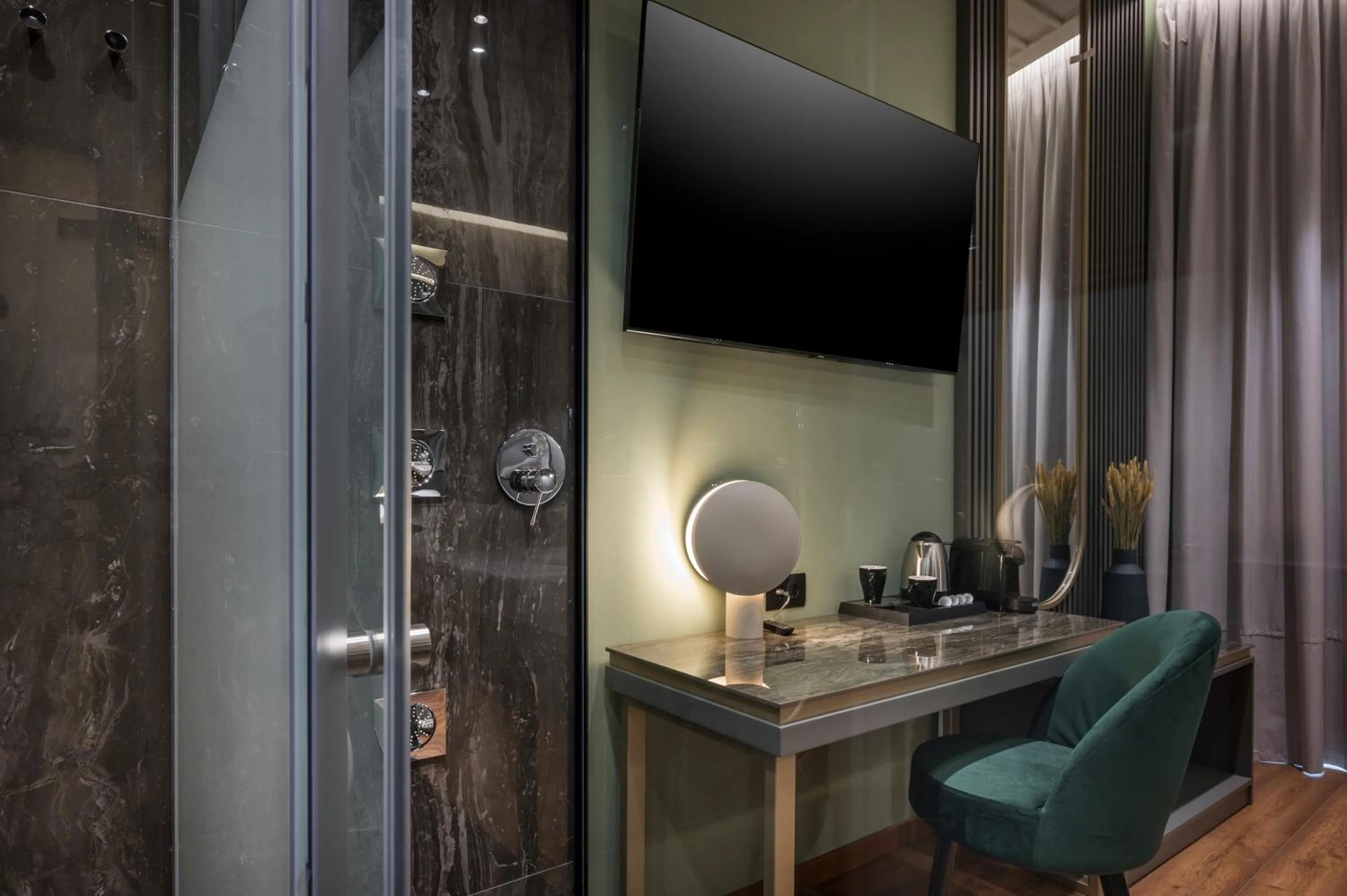 TV and multimedia in Veneri Boutique Suites