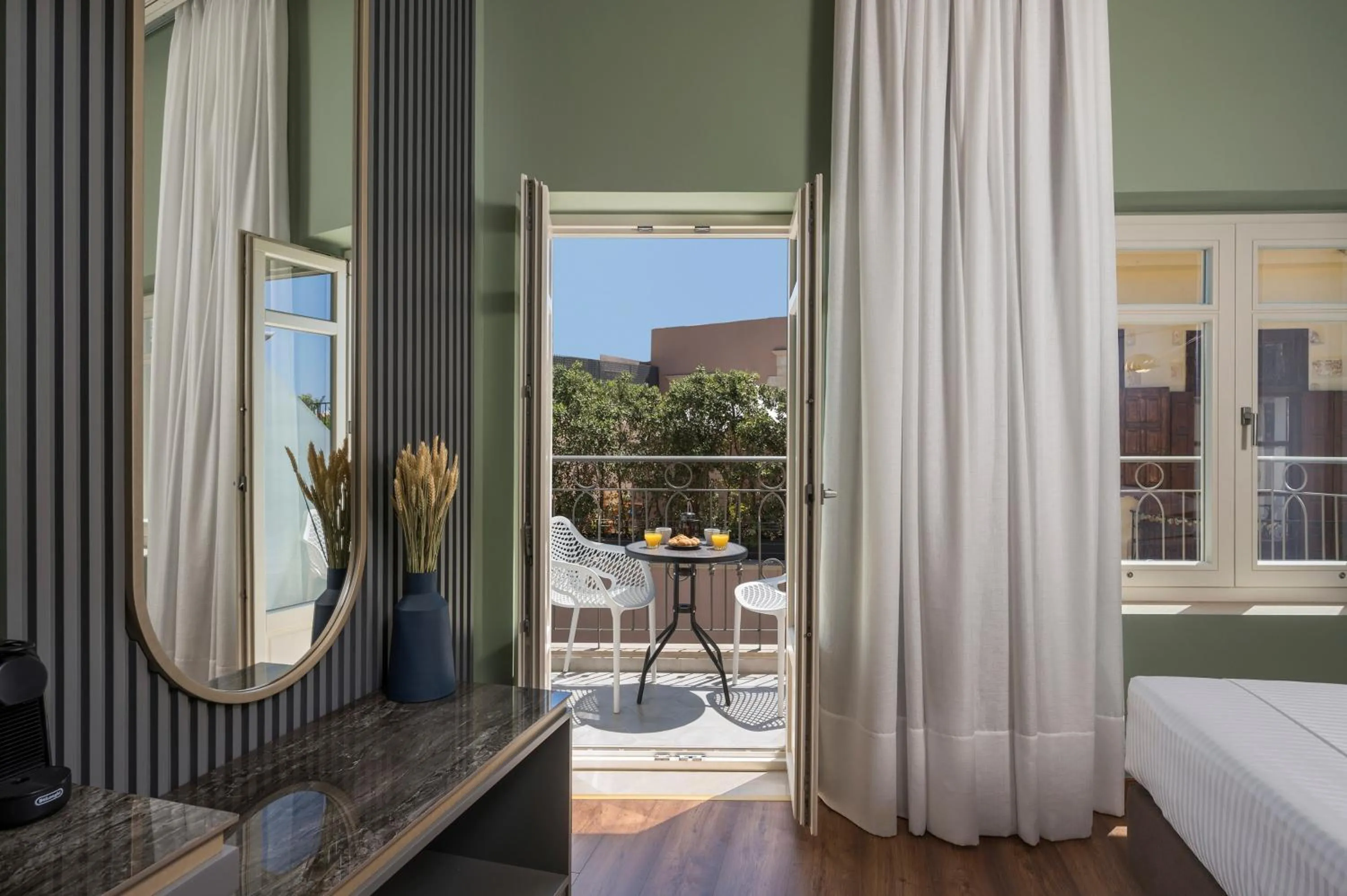 Balcony/Terrace, Bed in Veneri Boutique Suites