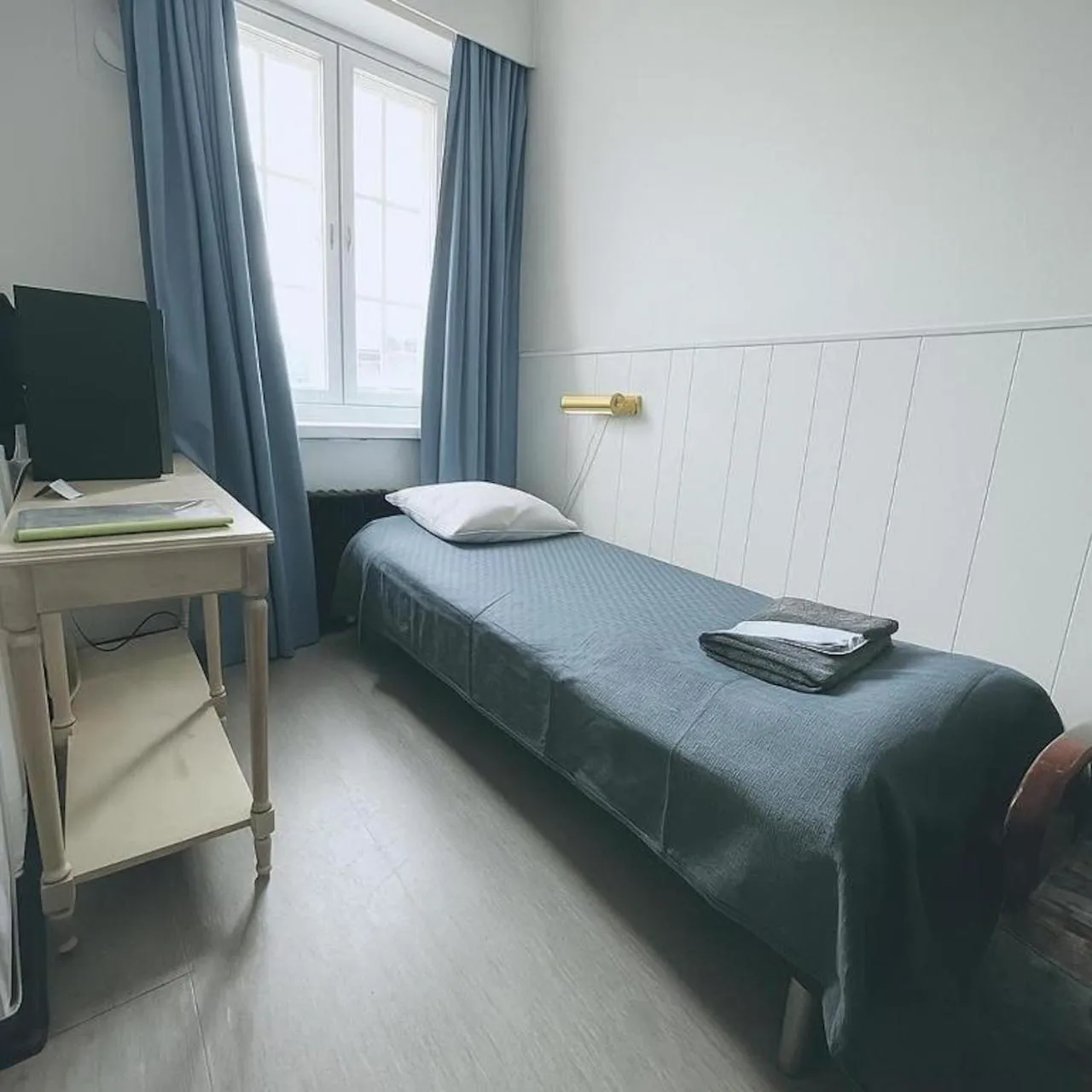 Bedroom, Bed in Senate Hotel