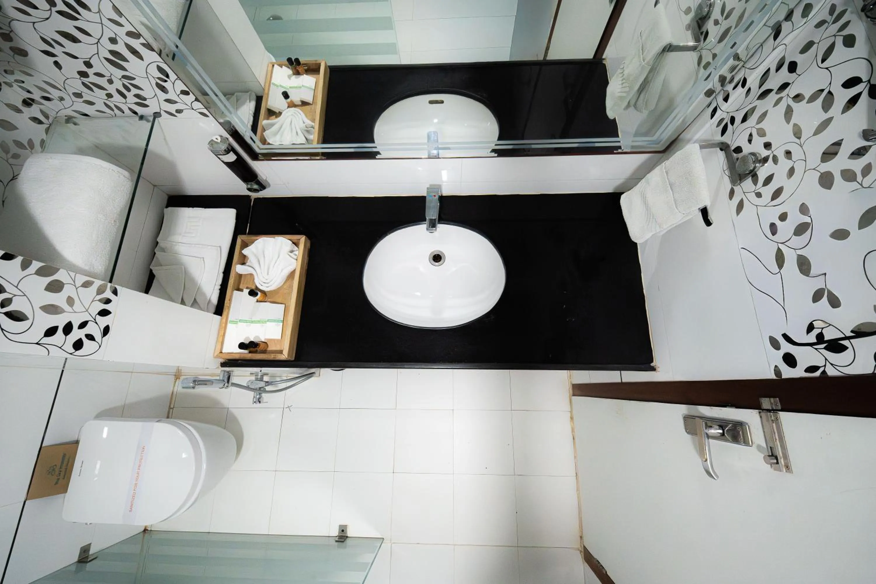 Shower in The Sky Imperial- Hotel Gopal Darshan