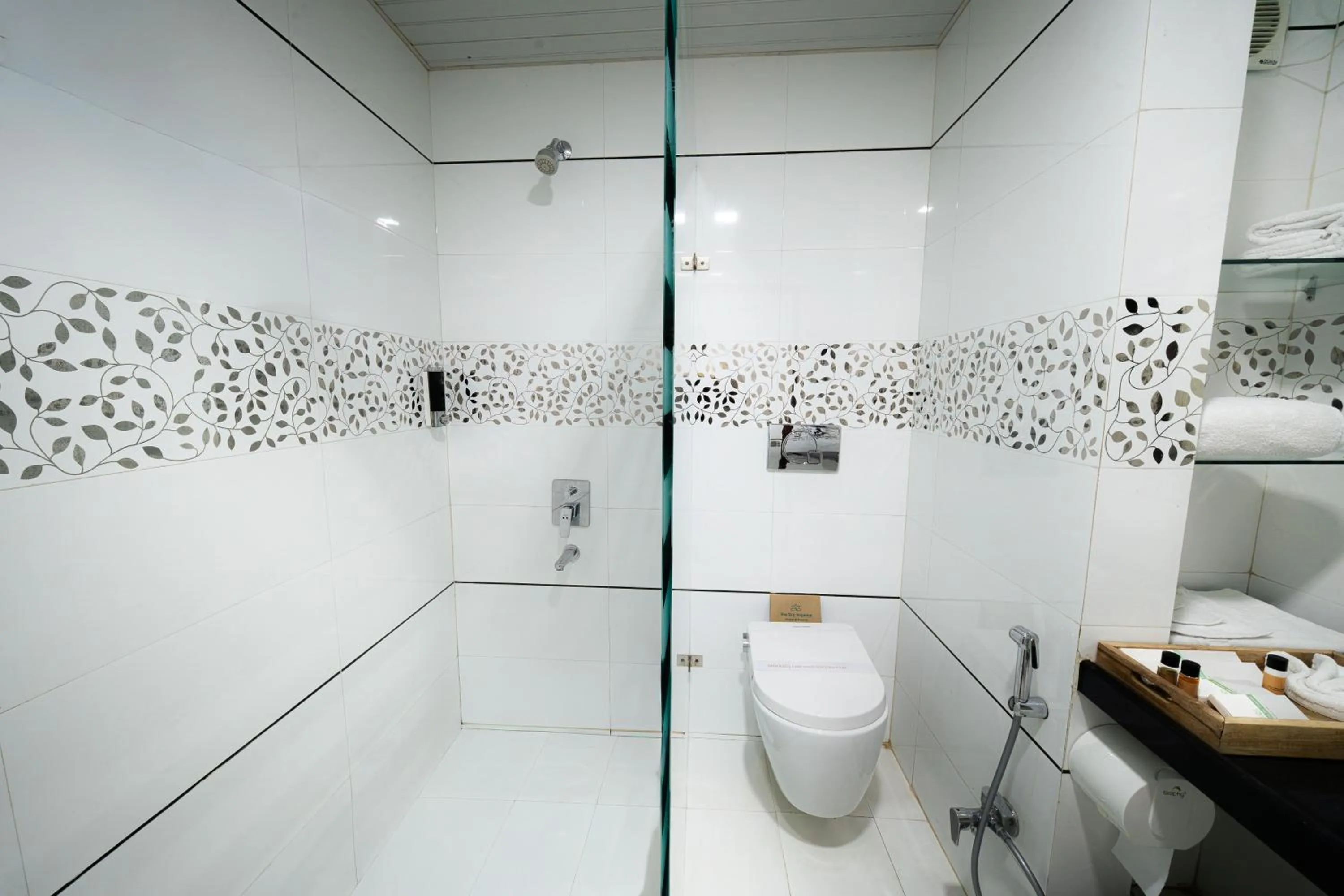 Shower in The Sky Imperial- Hotel Gopal Darshan