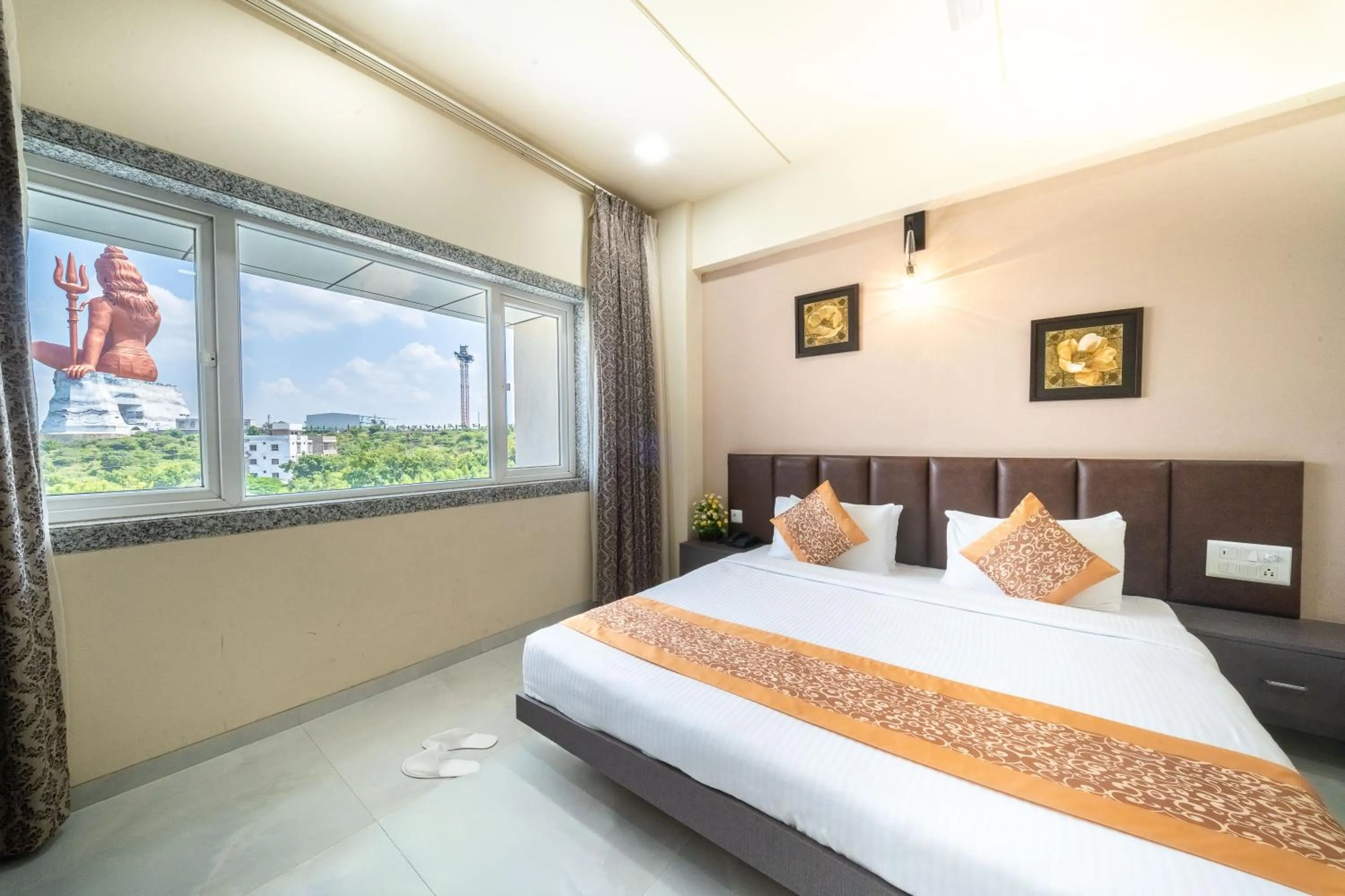 Bed in The Sky Imperial- Hotel Gopal Darshan