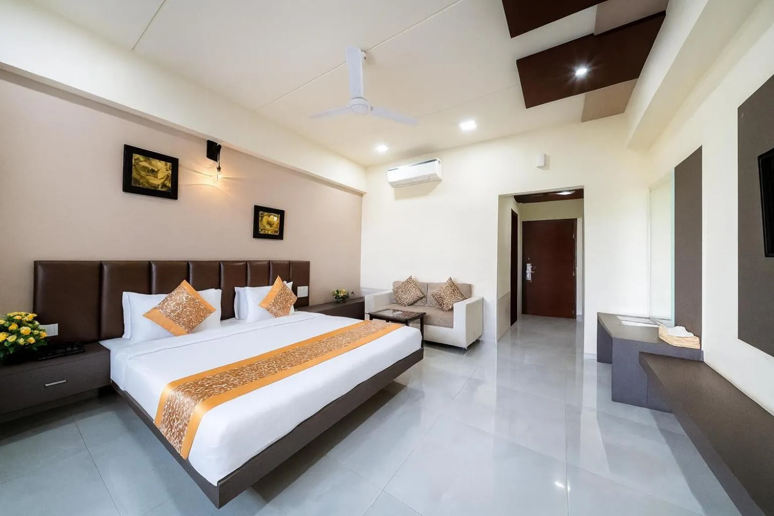 Bed in The Sky Imperial- Hotel Gopal Darshan