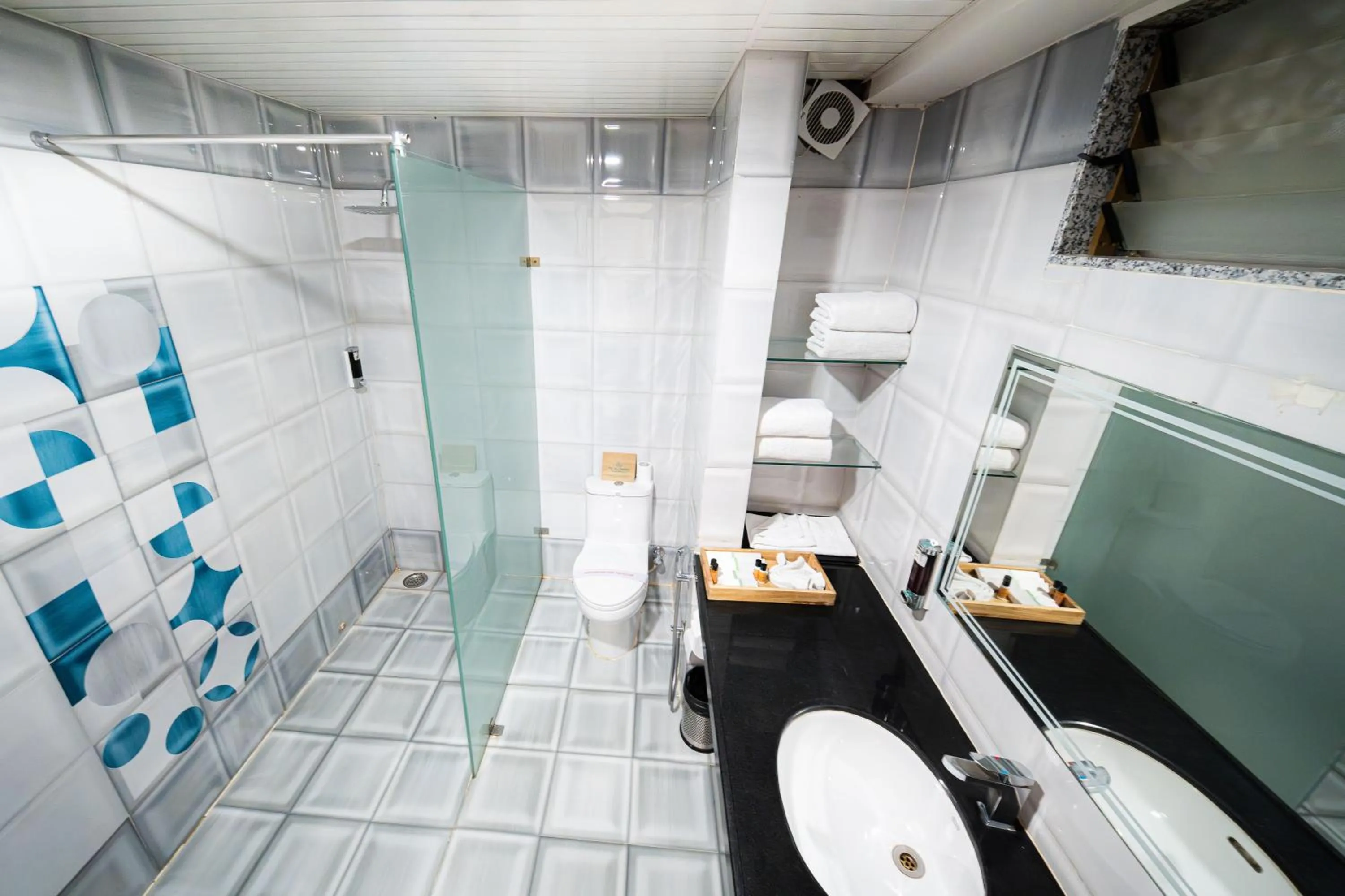 Shower in The Sky Imperial- Hotel Gopal Darshan