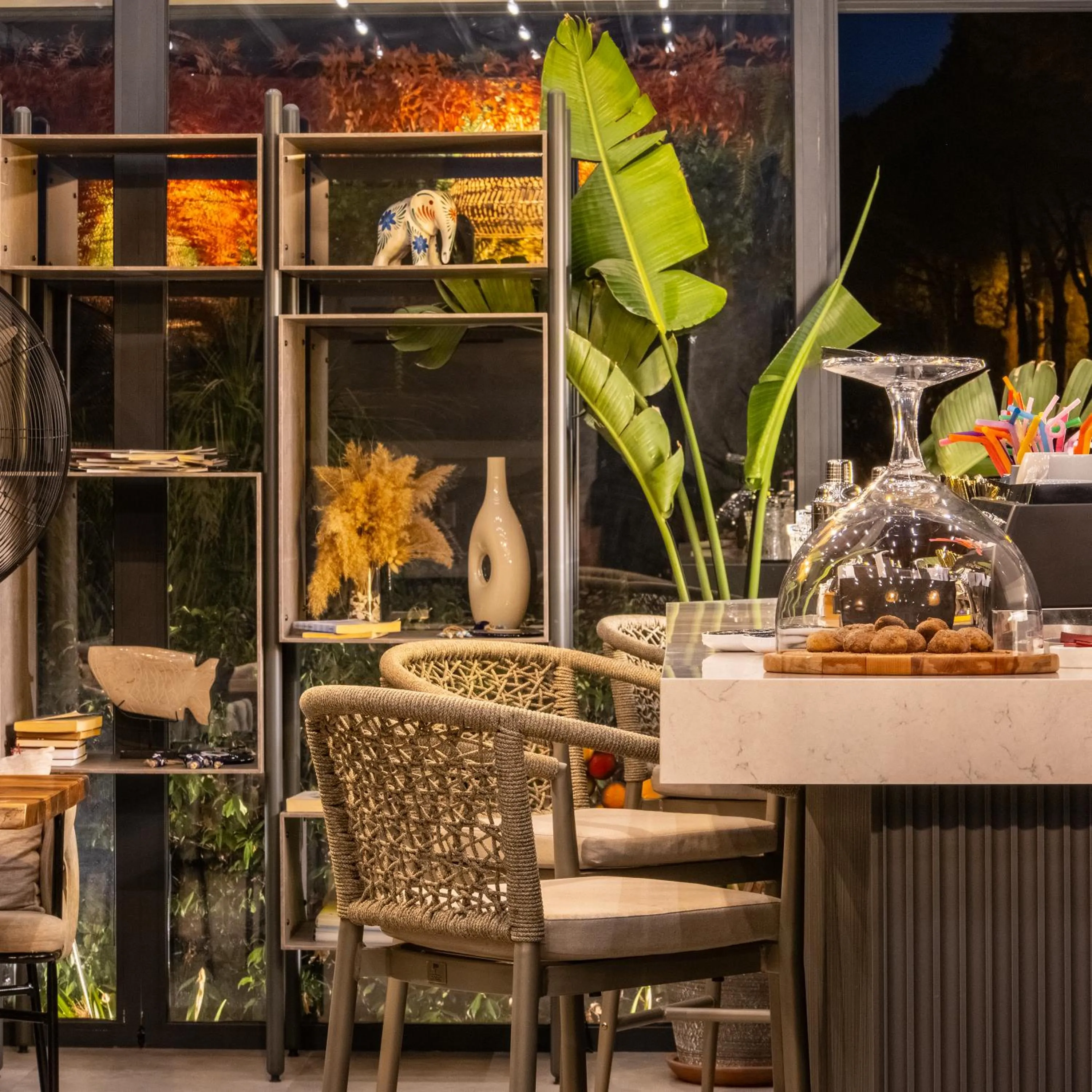 Restaurant/places to eat in CUNDA PİER OTEL