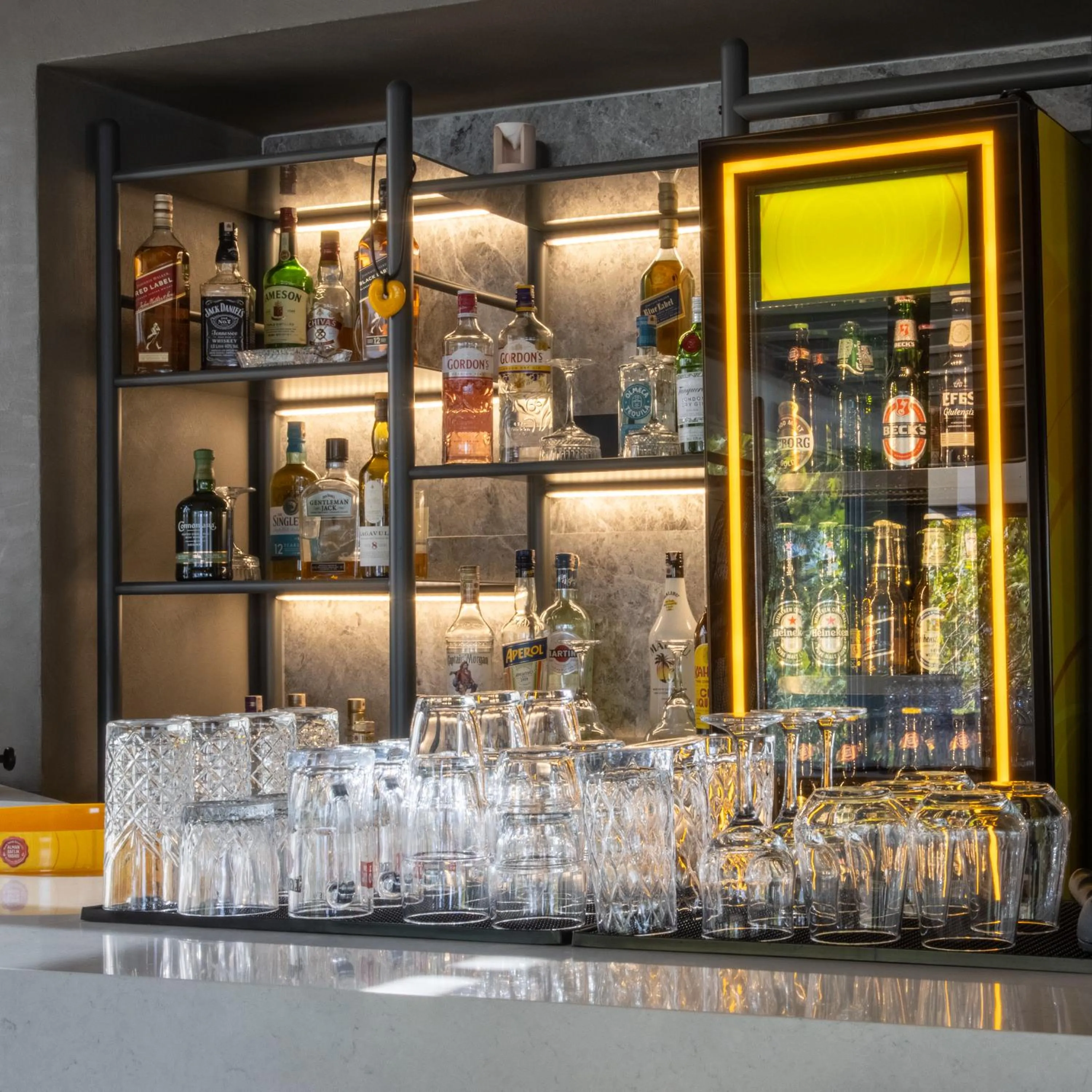 Restaurant/places to eat in CUNDA PİER OTEL