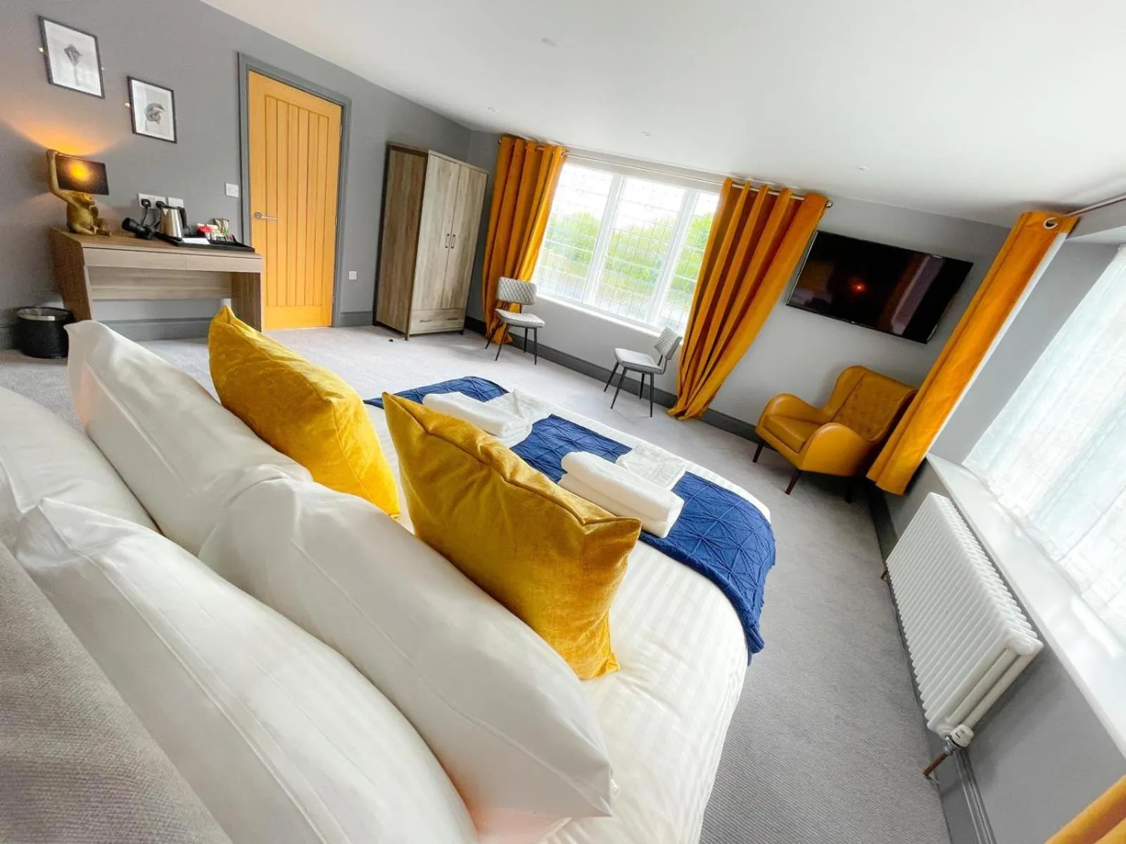 Photo of the whole room, Bed in The Strutt Arms