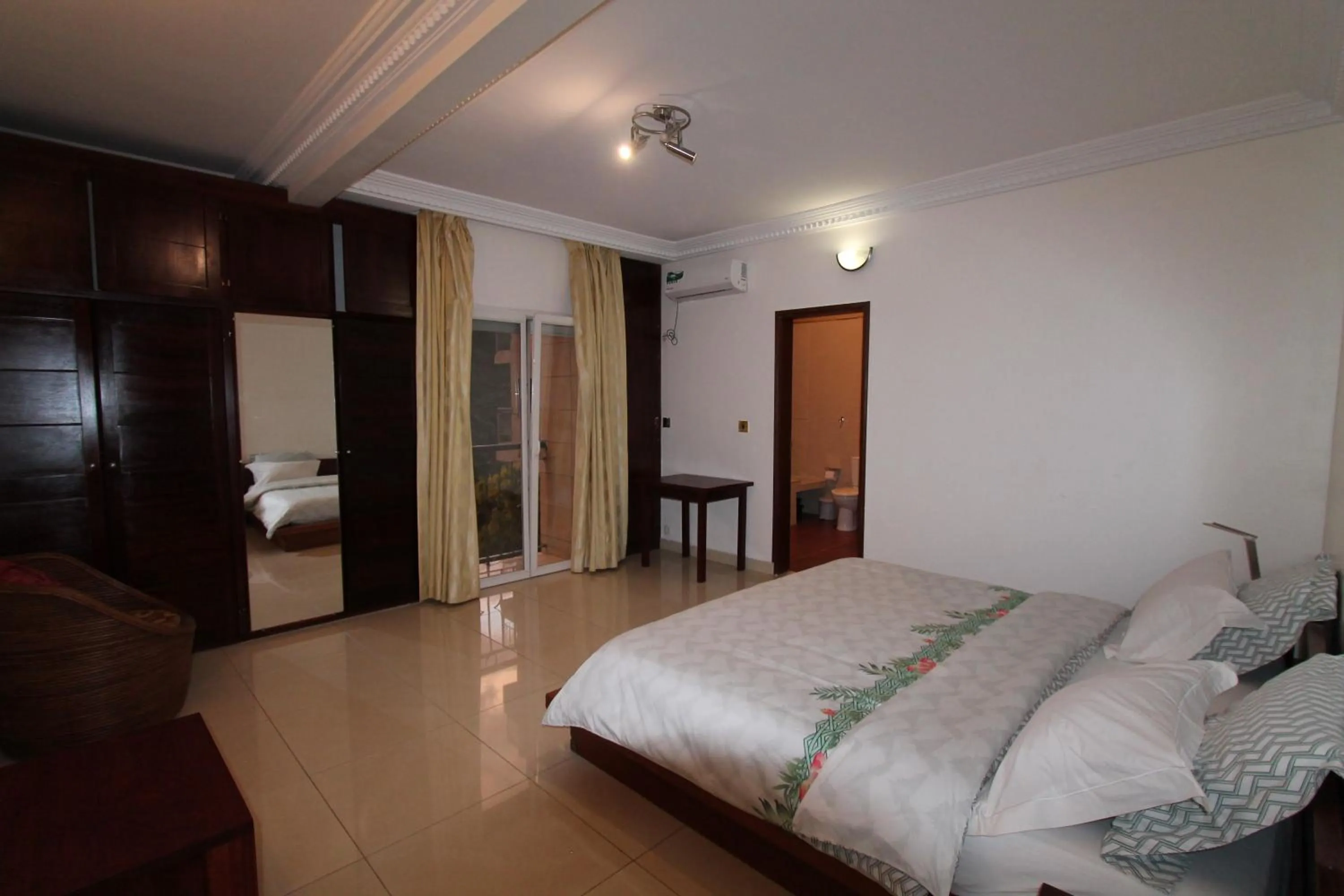 Toilet, Bed in Residence MASSOU