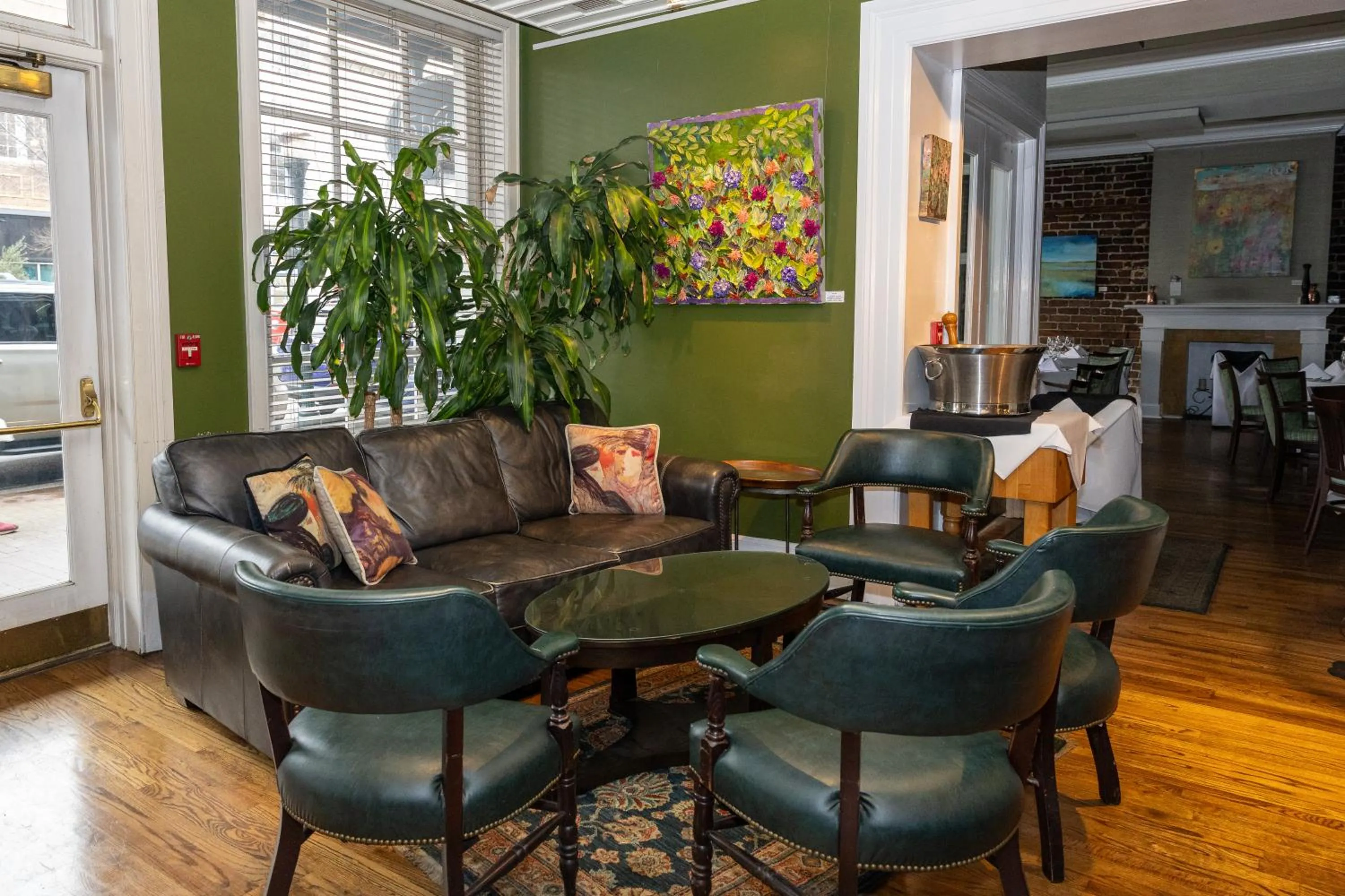 Lounge or bar in The Marshall House, Historic Inns of Savannah Collection