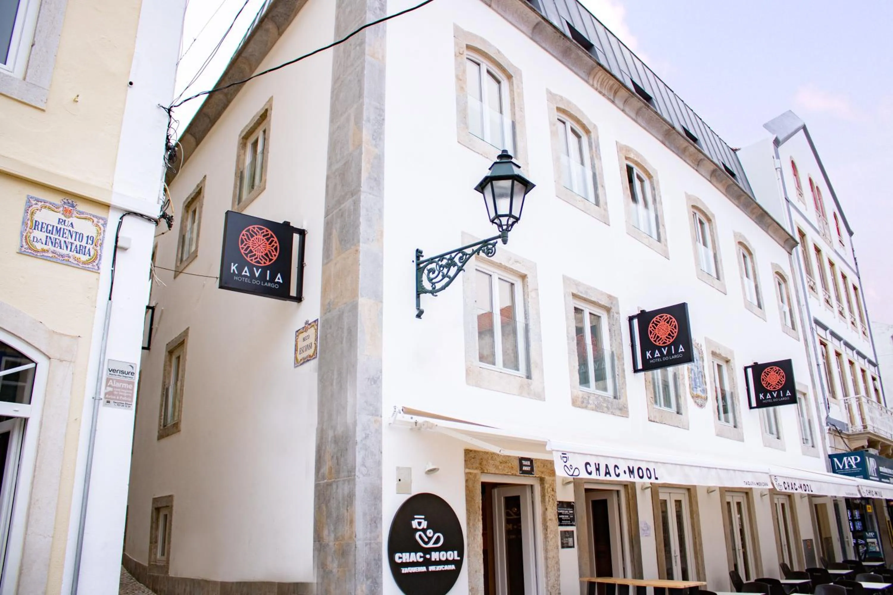 Property building in Kavia Hotel do Largo