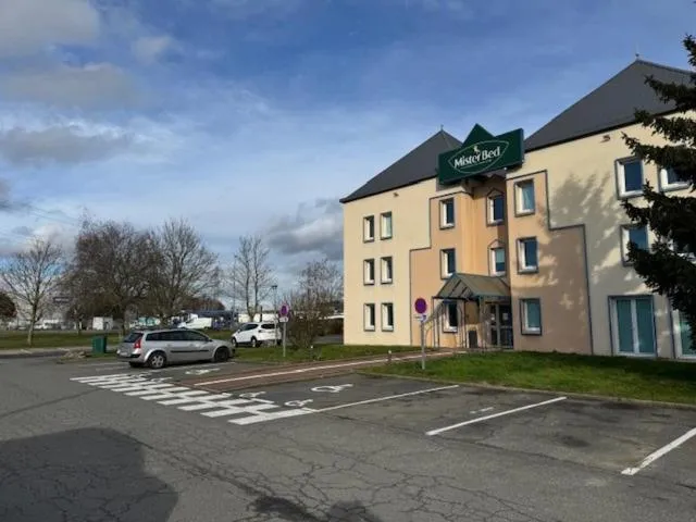 Property building in Mister Bed Saran