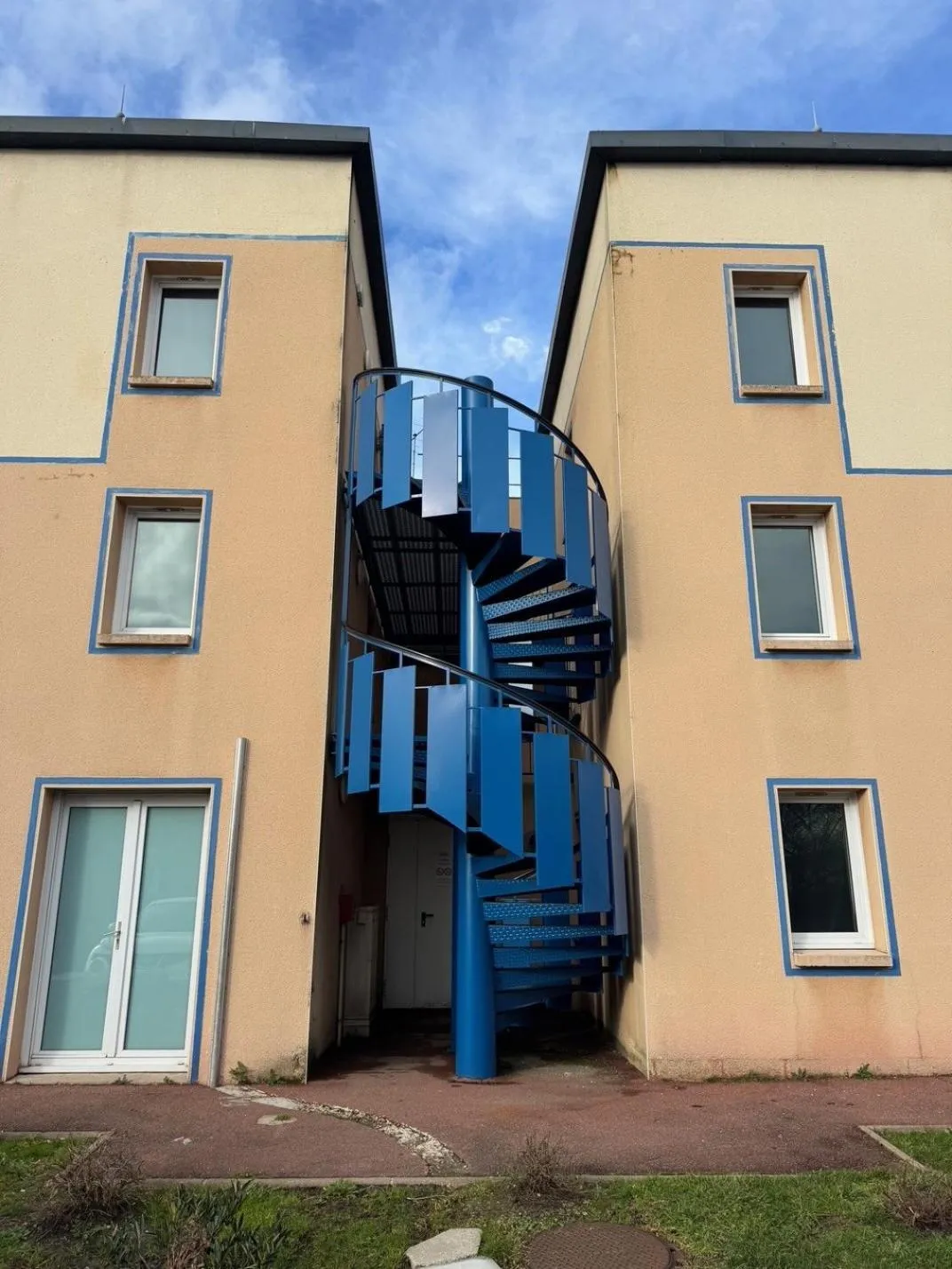 Property building in Mister Bed Saran