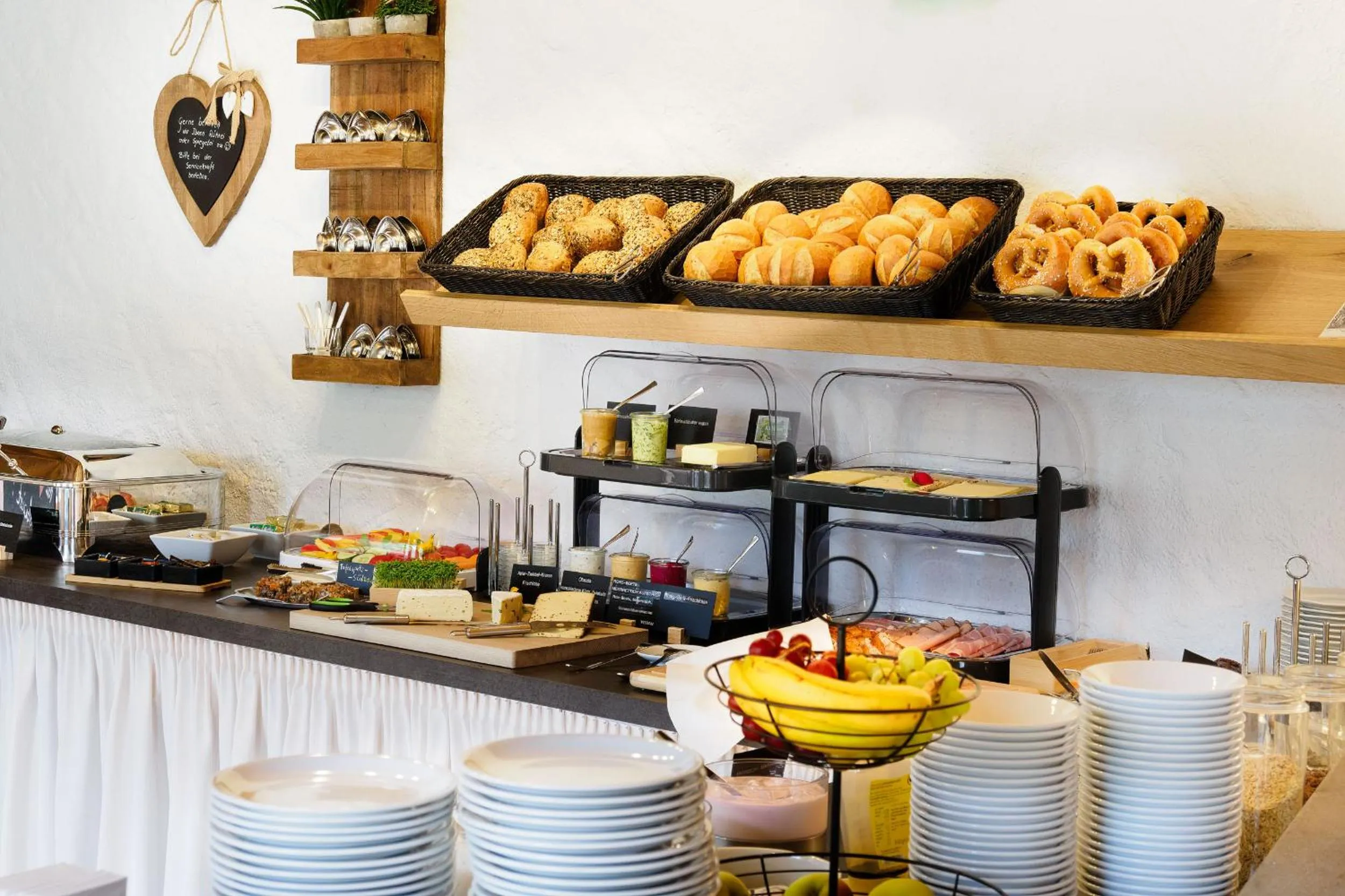 Breakfast in Alpenhotel Sonneck - mit Bergbahnticket