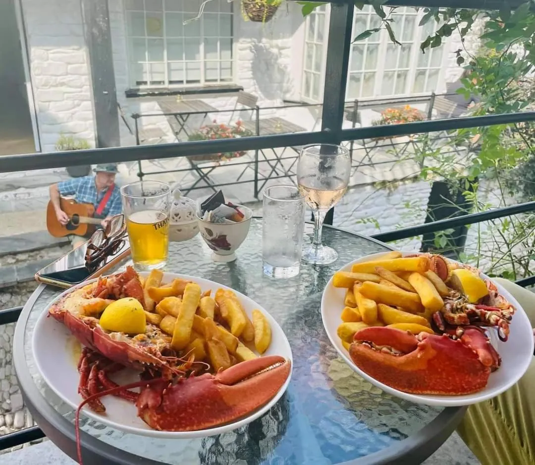 Lunch in The New Inn Clovelly