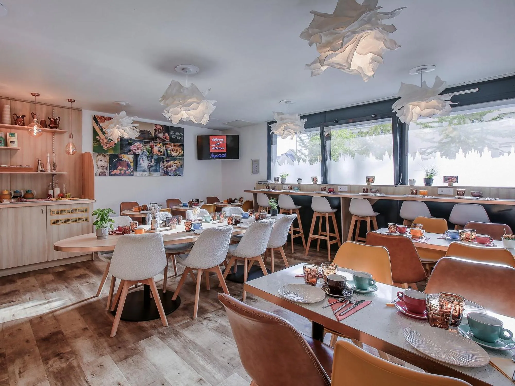 Breakfast in Séjours & Affaires Angers Atrium