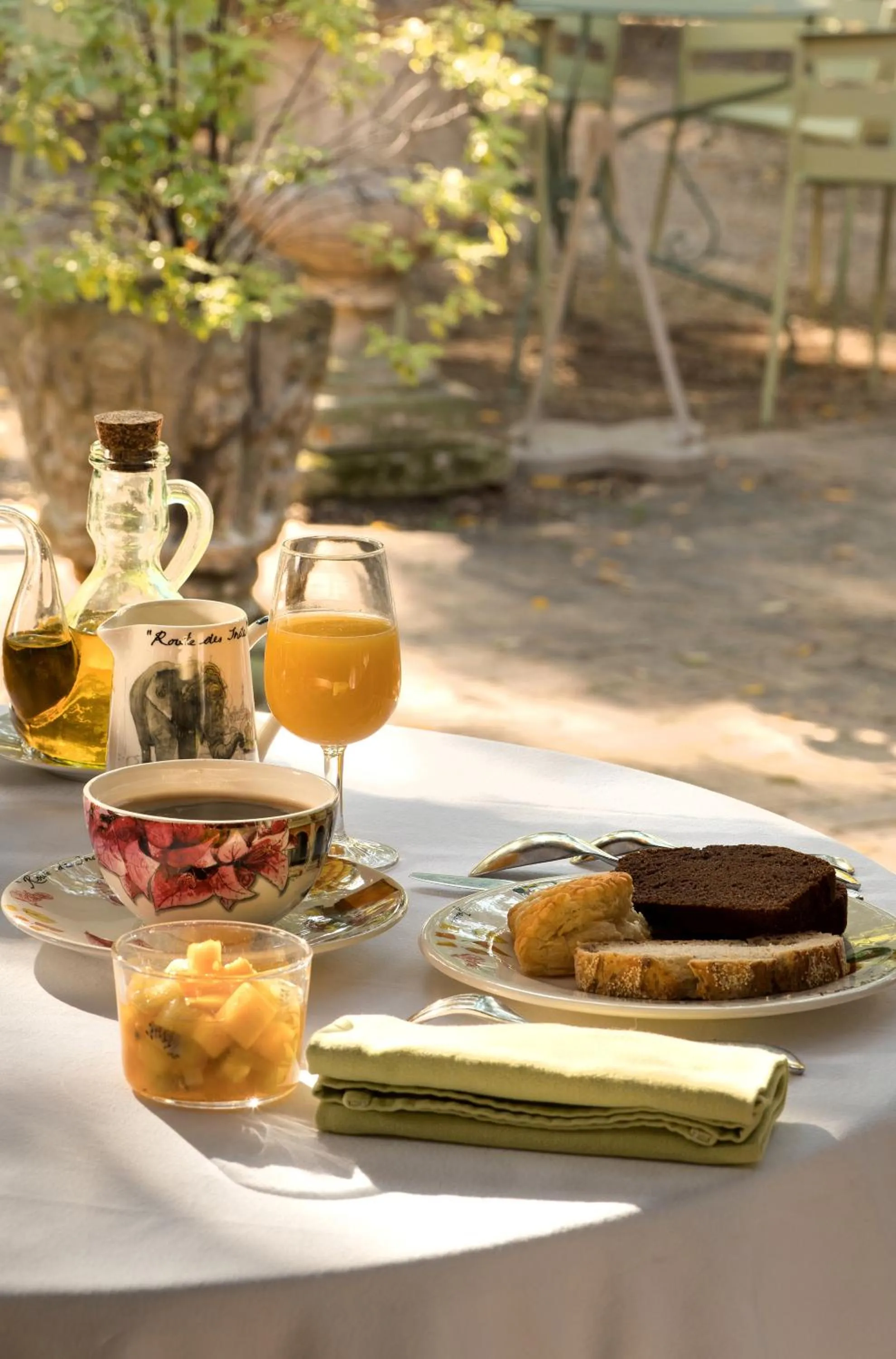 Breakfast in CAZAUDEHORE Hôtel Restaurant Gastronomique Terrasse et Jardins