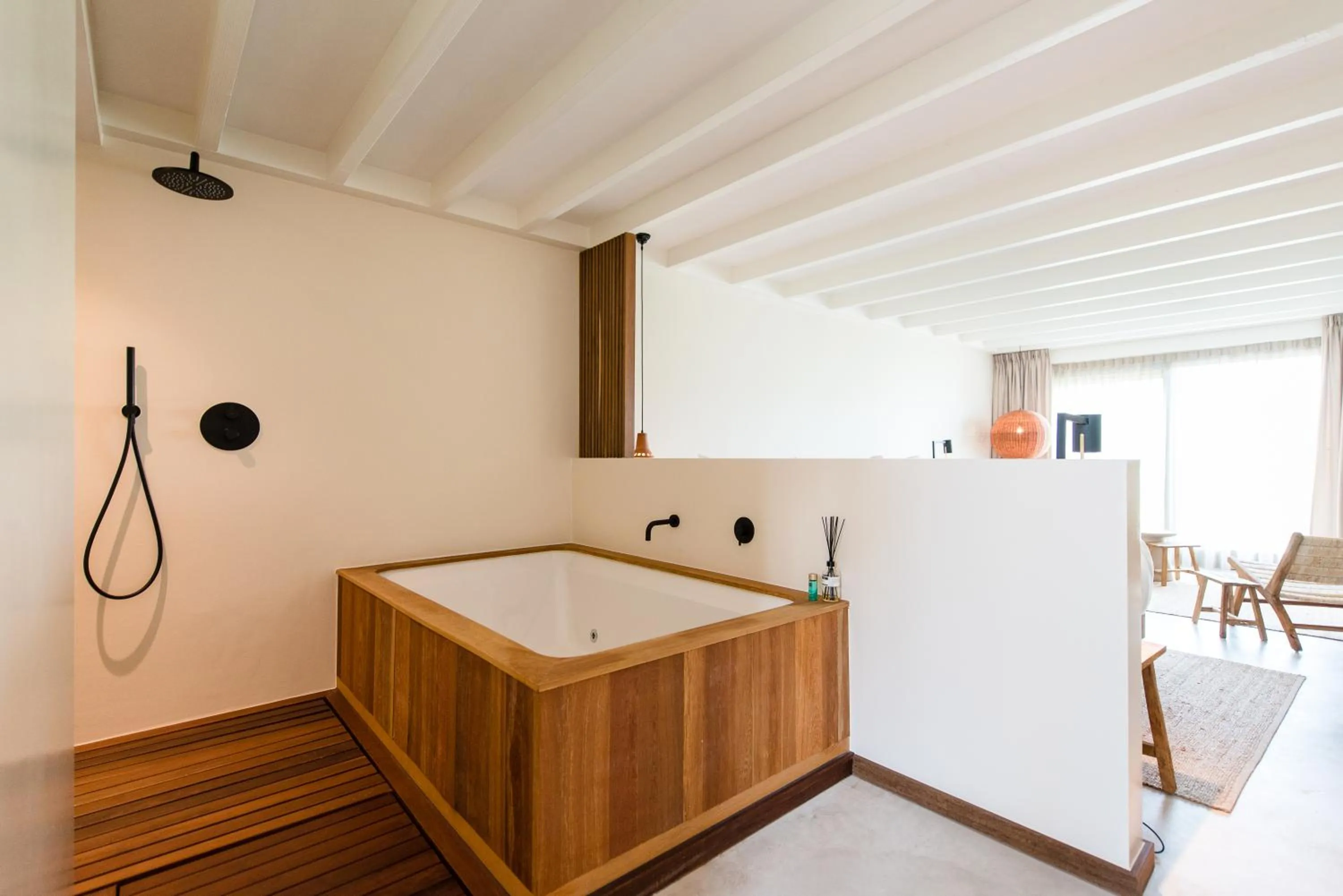 Bath in Van Heeckeren Apartments & Suites Nes