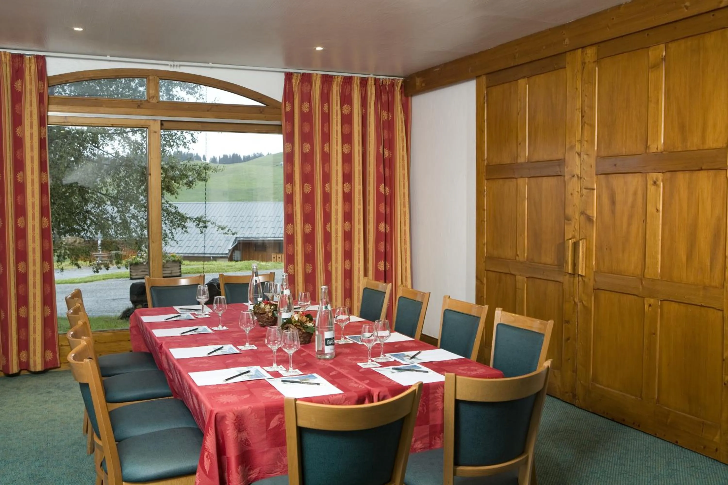 Business facilities in Le Calgary