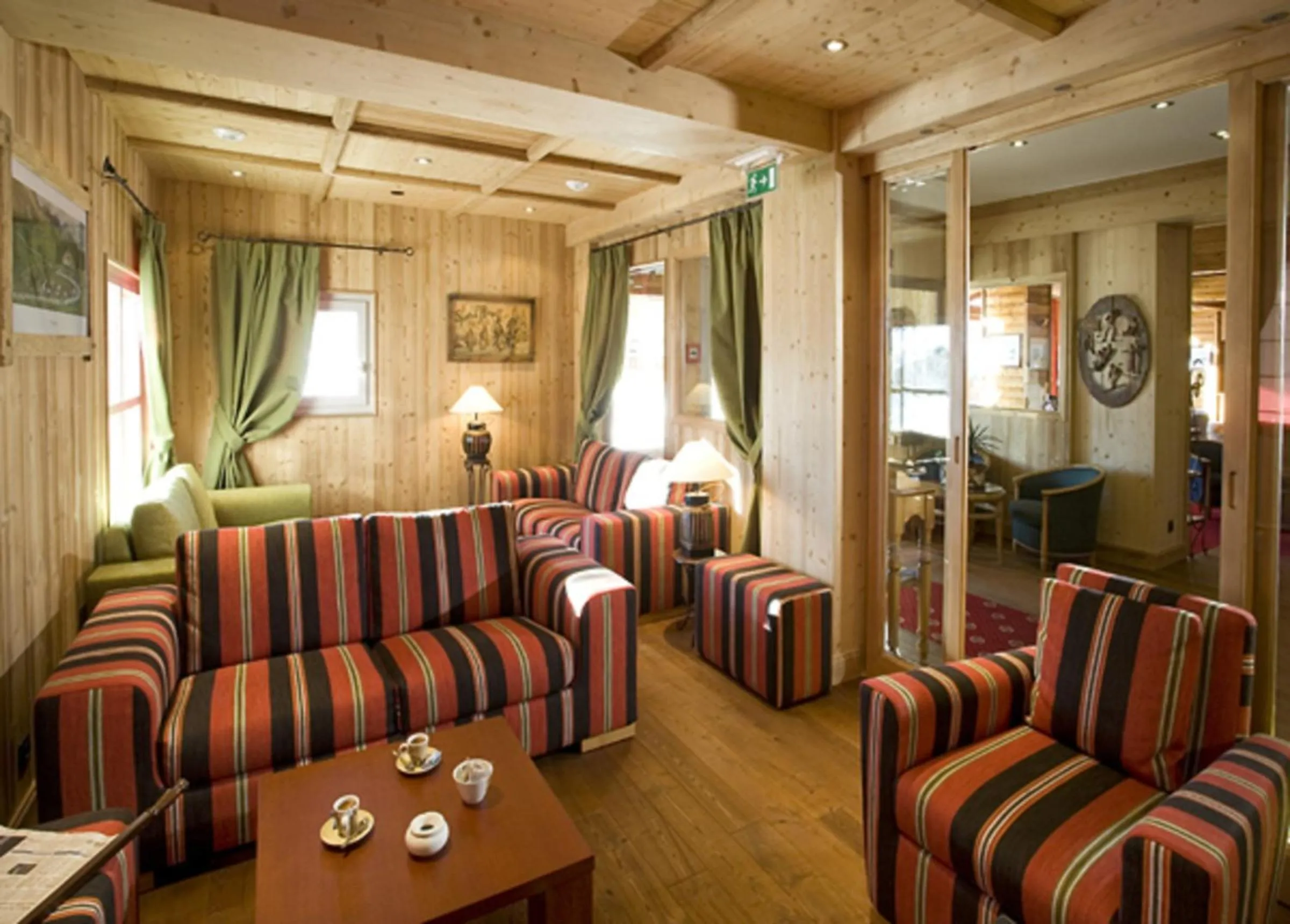 Communal lounge/ TV room in Le Calgary