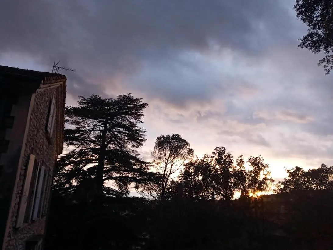 Suite Royale- SPA - Jacuzzi - Sauna - Massage - 2 Double Rooms - 4 SAISONS - Piscine Chauffée Toute l'année - POOL VIEW - Heated POOL -800m City Centre