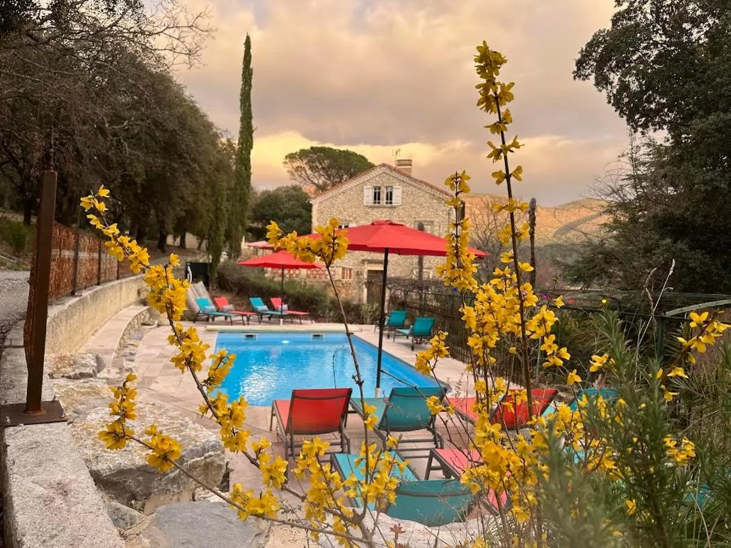 Suite Royale- SPA - Jacuzzi - Sauna - Massage - 2 Double Rooms - 4 SAISONS - Piscine Chauffée Toute l'année - POOL VIEW - Heated POOL -800m City Centre