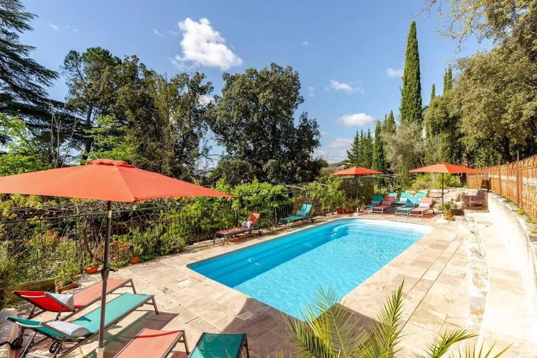 Suite Royale- SPA - Jacuzzi - Sauna - Massage - 2 Double Rooms - 4 SAISONS - Piscine Chauffée Toute l'année - POOL VIEW - Heated POOL -800m City Centre