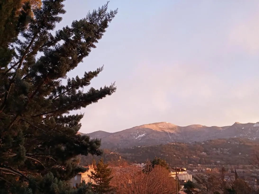 Suite Royale- SPA - Jacuzzi - Sauna - Massage - 2 Double Rooms - 4 SAISONS - Piscine Chauffée Toute l'année - POOL VIEW - Heated POOL -800m City Centre