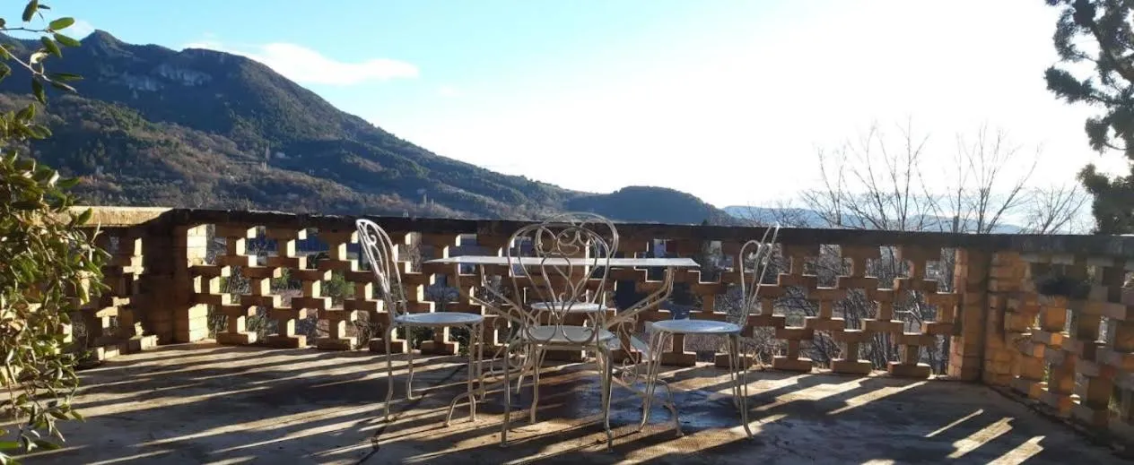 Suite Royale- SPA - Jacuzzi - Sauna - Massage - 2 Double Rooms - 4 SAISONS - Piscine Chauffée Toute l'année - POOL VIEW - Heated POOL -800m City Centre