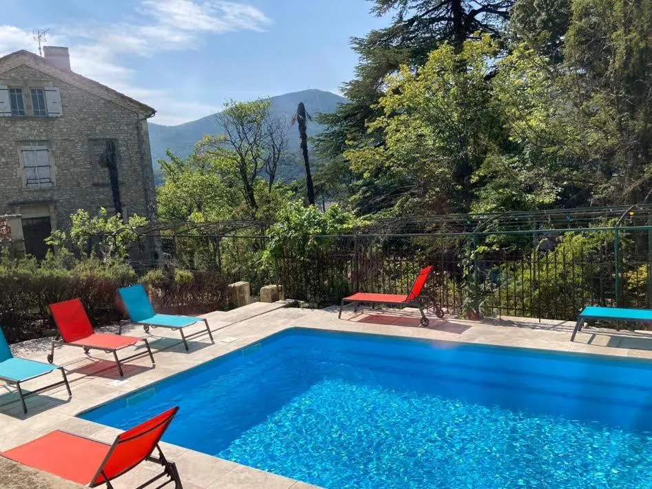 Swimming pool in Suite Royale- SPA - Jacuzzi - Sauna - Massage - 2 Double Rooms - 4 SAISONS - Piscine Chauffée Toute l'année - POOL VIEW - Heated POOL -800m City Centre