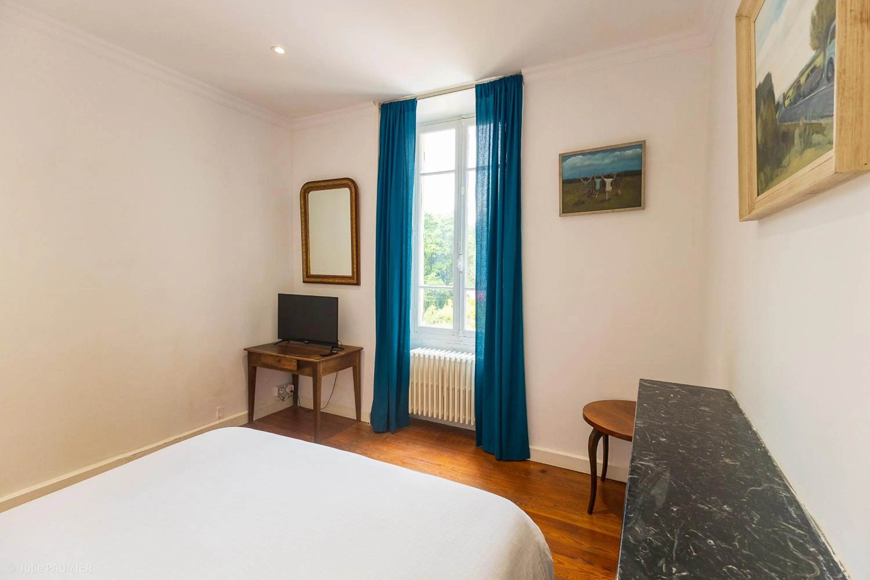 Bed in Suite Royale- SPA - Jacuzzi - Sauna - Massage - 2 Double Rooms - 4 SAISONS - Piscine Chauffée Toute l'année - POOL VIEW - Heated POOL -800m City Centre