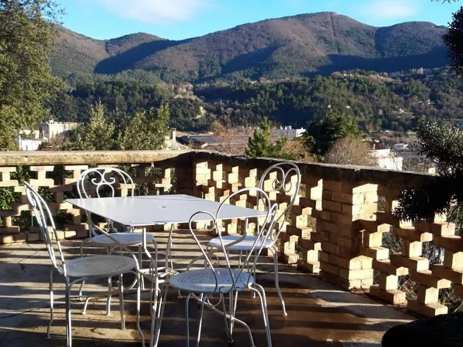 Suite Royale- SPA - Jacuzzi - Sauna - Massage - 2 Double Rooms - 4 SAISONS - Piscine Chauffée Toute l'année - POOL VIEW - Heated POOL -800m City Centre