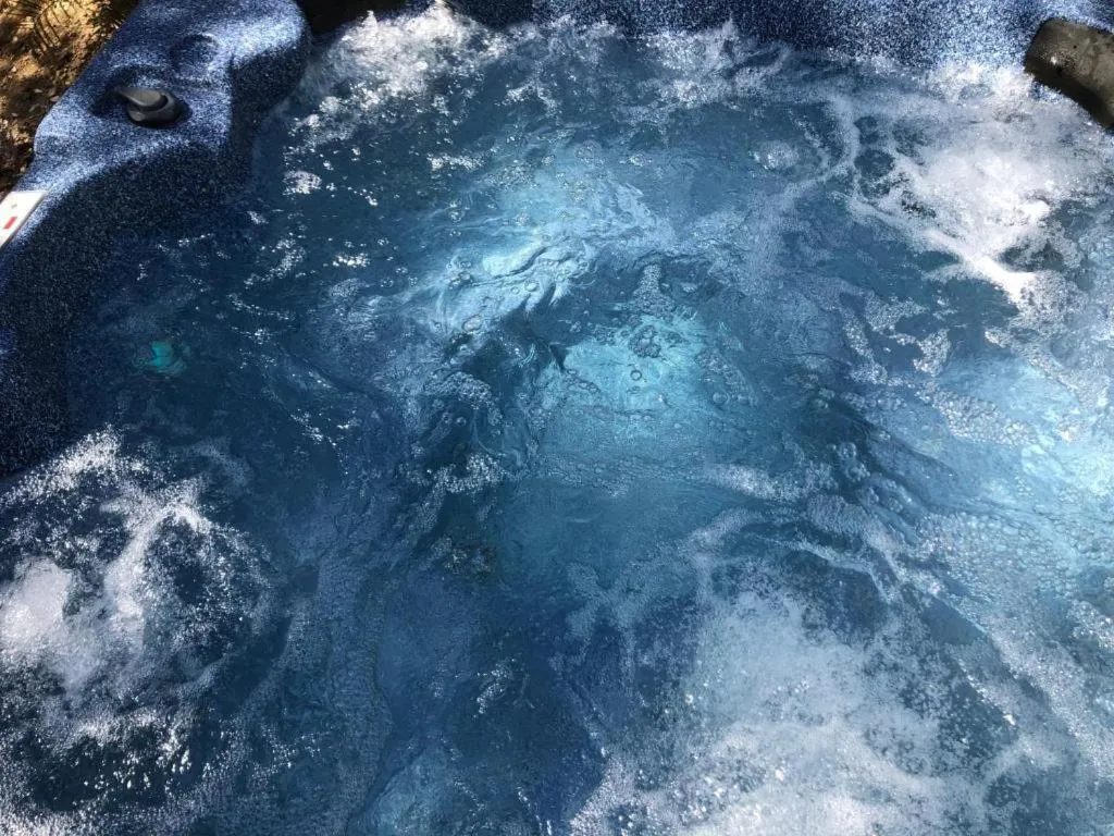 Suite Royale- SPA - Jacuzzi - Sauna - Massage - 2 Double Rooms - 4 SAISONS - Piscine Chauffée Toute l'année - POOL VIEW - Heated POOL -800m City Centre