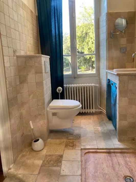 Suite Royale- SPA - Jacuzzi - Sauna - Massage - 2 Double Rooms - 4 SAISONS - Piscine Chauffée Toute l'année - POOL VIEW - Heated POOL -800m City Centre