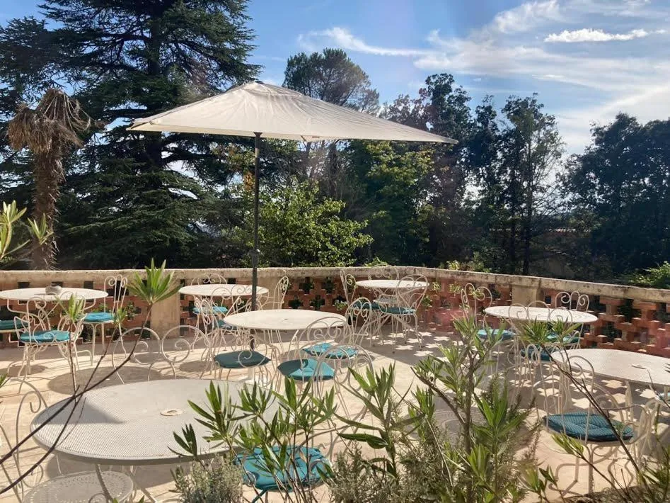 Suite Royale- SPA - Jacuzzi - Sauna - Massage - 2 Double Rooms - 4 SAISONS - Piscine Chauffée Toute l'année - POOL VIEW - Heated POOL -800m City Centre