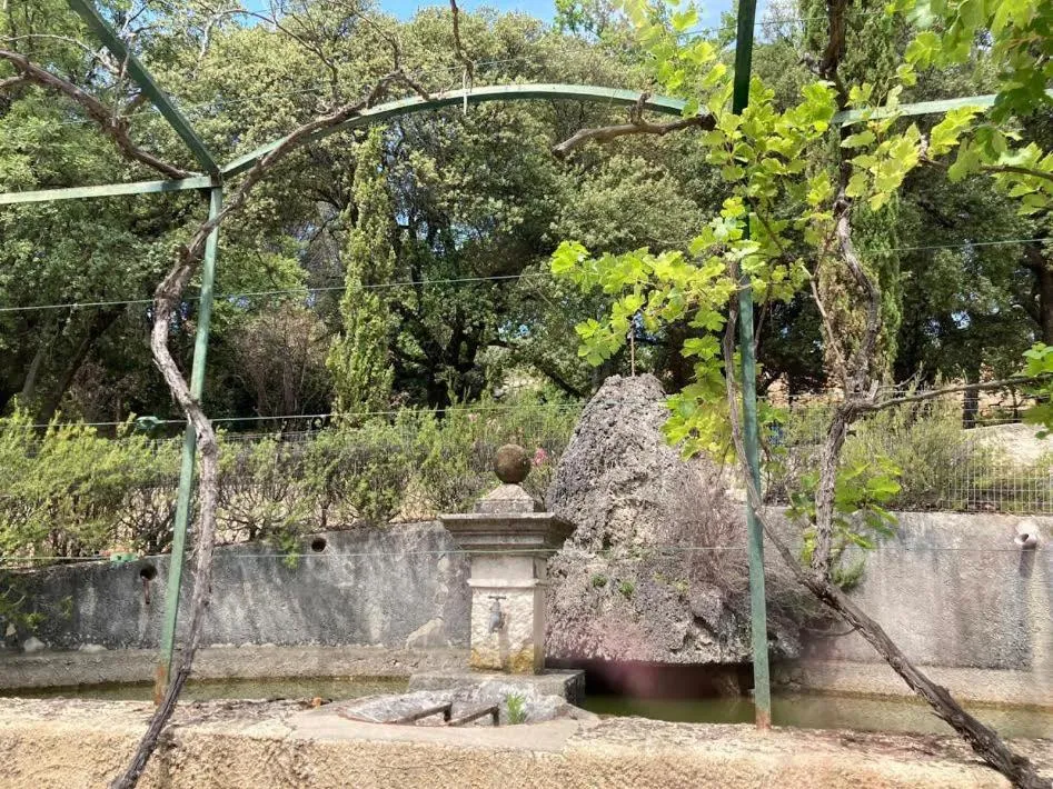 Suite Royale- SPA - Jacuzzi - Sauna - Massage - 2 Double Rooms - 4 SAISONS - Piscine Chauffée Toute l'année - POOL VIEW - Heated POOL -800m City Centre