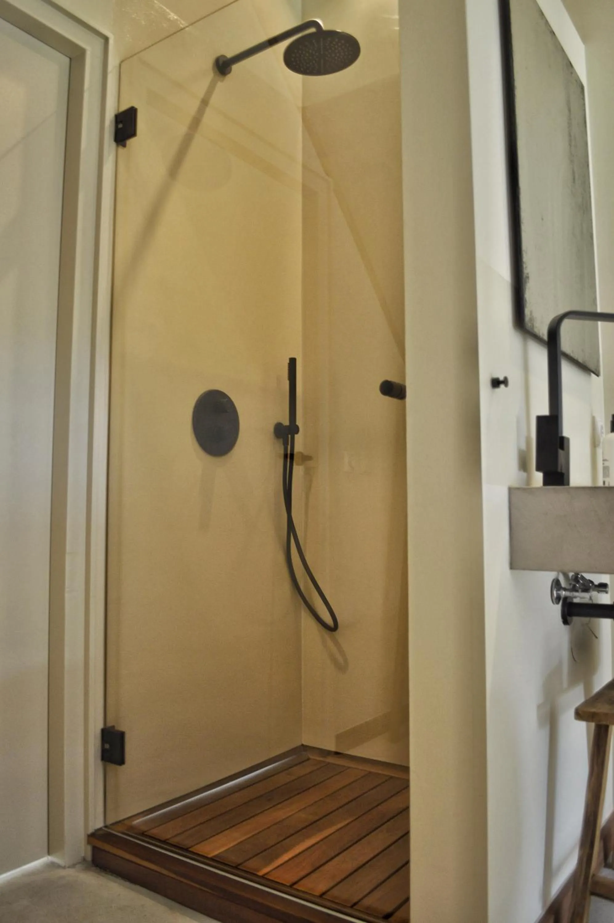 Bathroom in Van Heeckeren Apartments & Suites Buren