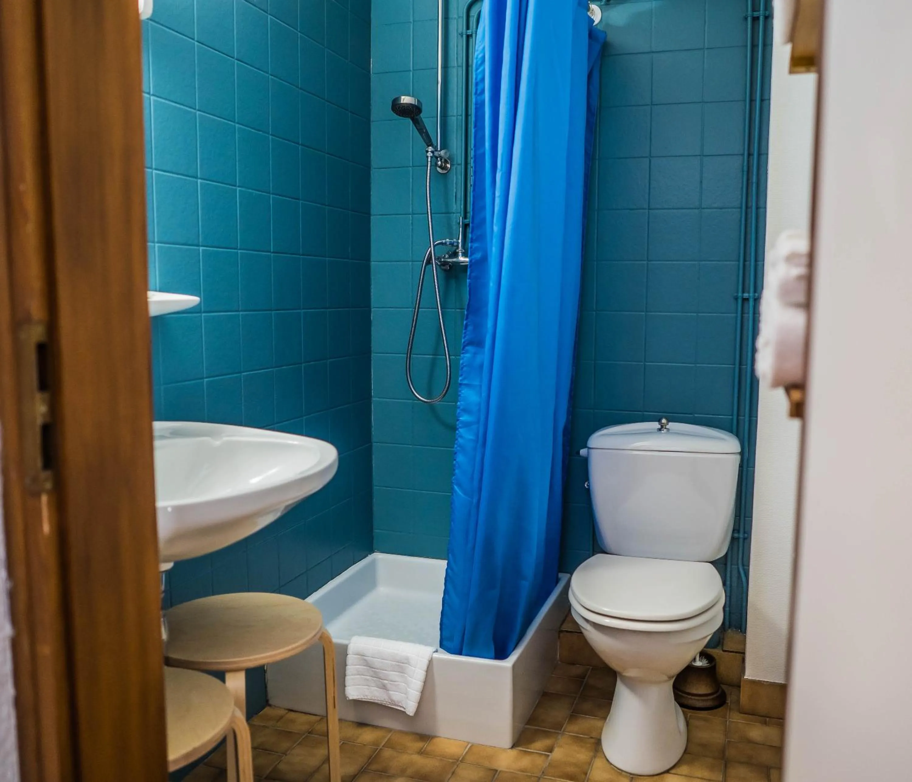 Shower in Hôtel Au Vieux Moulin