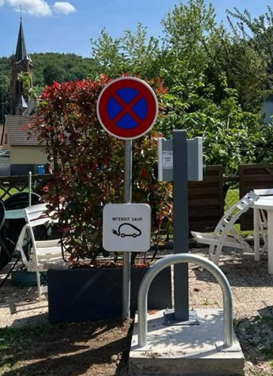 Parking in Hôtel Au Vieux Moulin