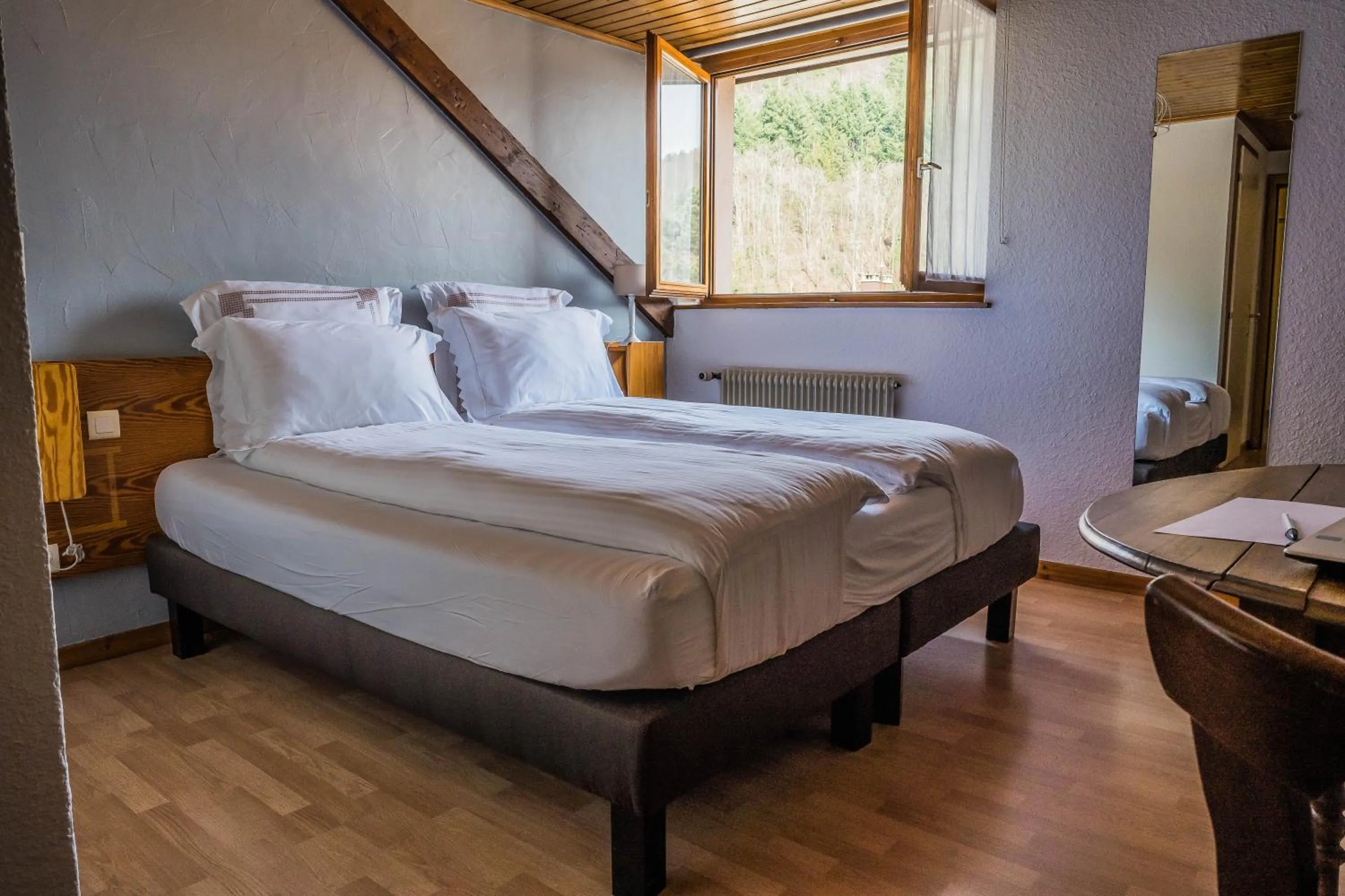 Bed in Hôtel Au Vieux Moulin