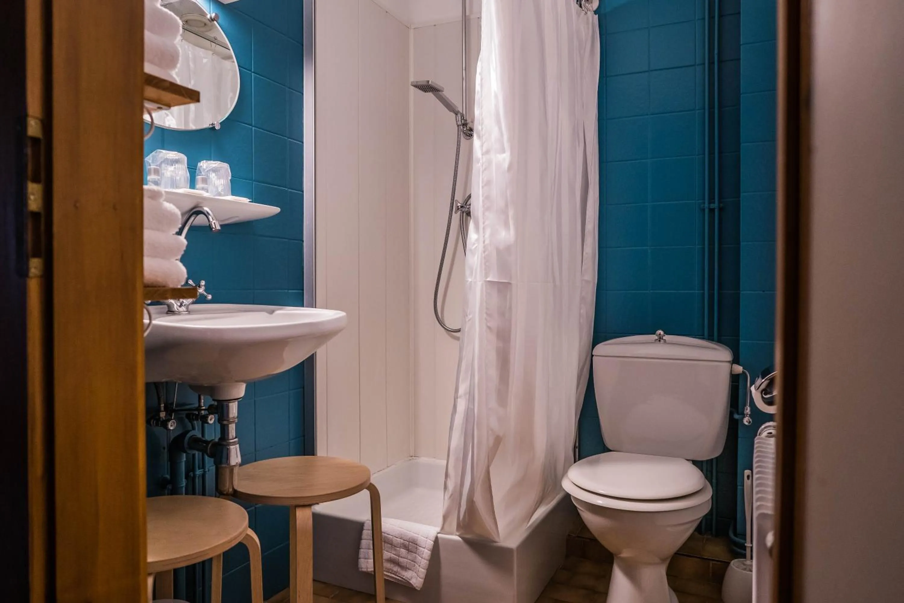 Shower in Hôtel Au Vieux Moulin