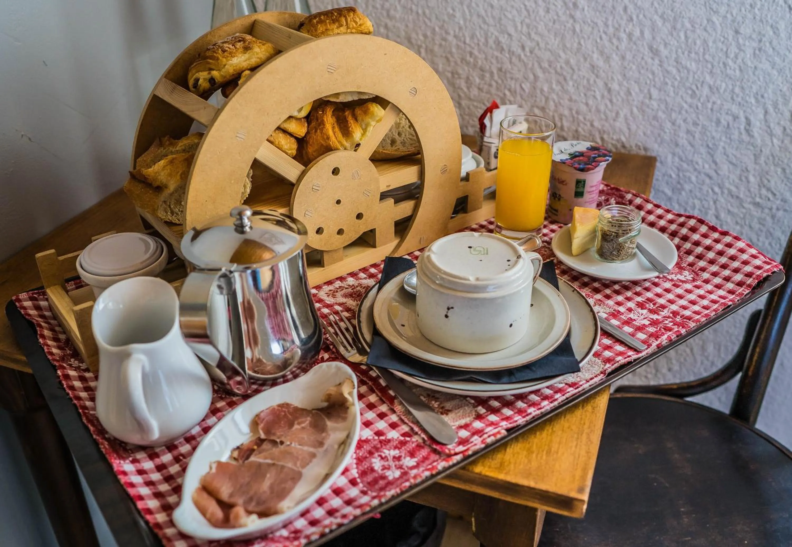 Continental breakfast in Hôtel Au Vieux Moulin