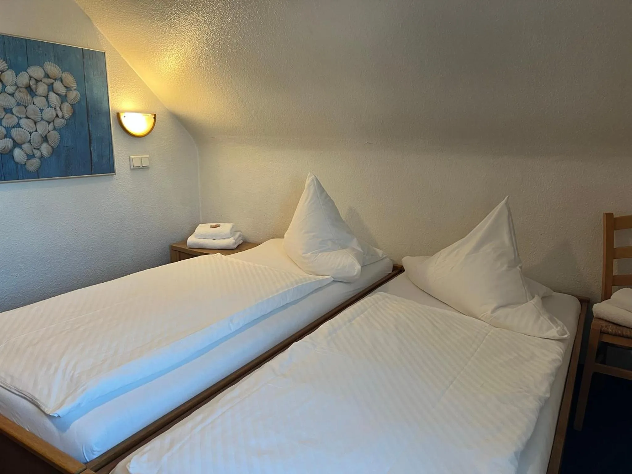 Photo of the whole room, Bed in Aal-Kate