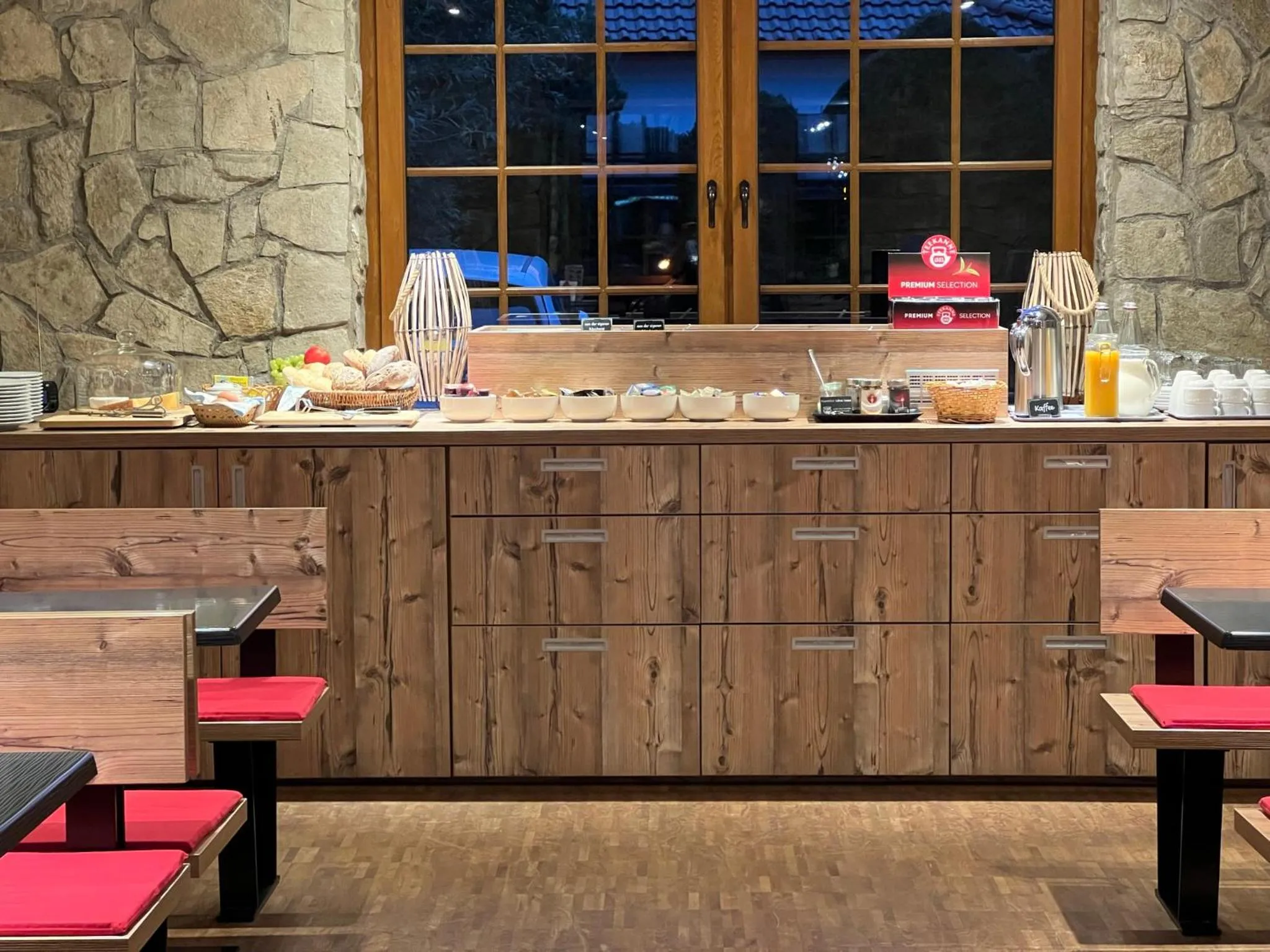 Restaurant/places to eat in Aal-Kate