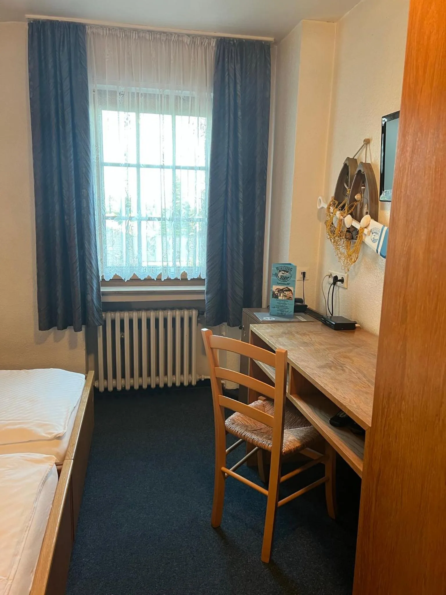 Photo of the whole room, Bed in Aal-Kate