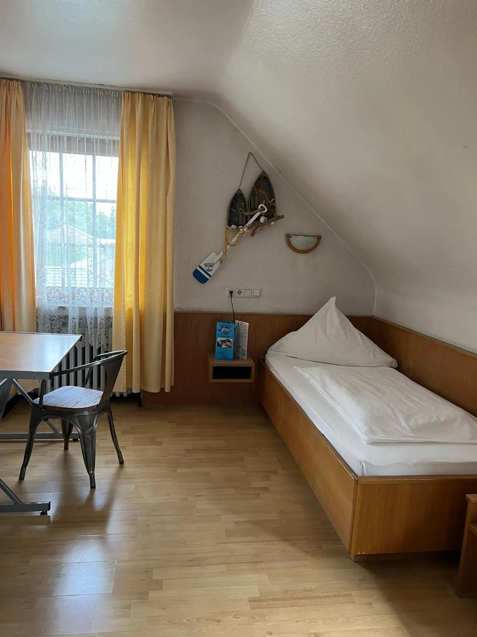 Photo of the whole room, Bed in Aal-Kate