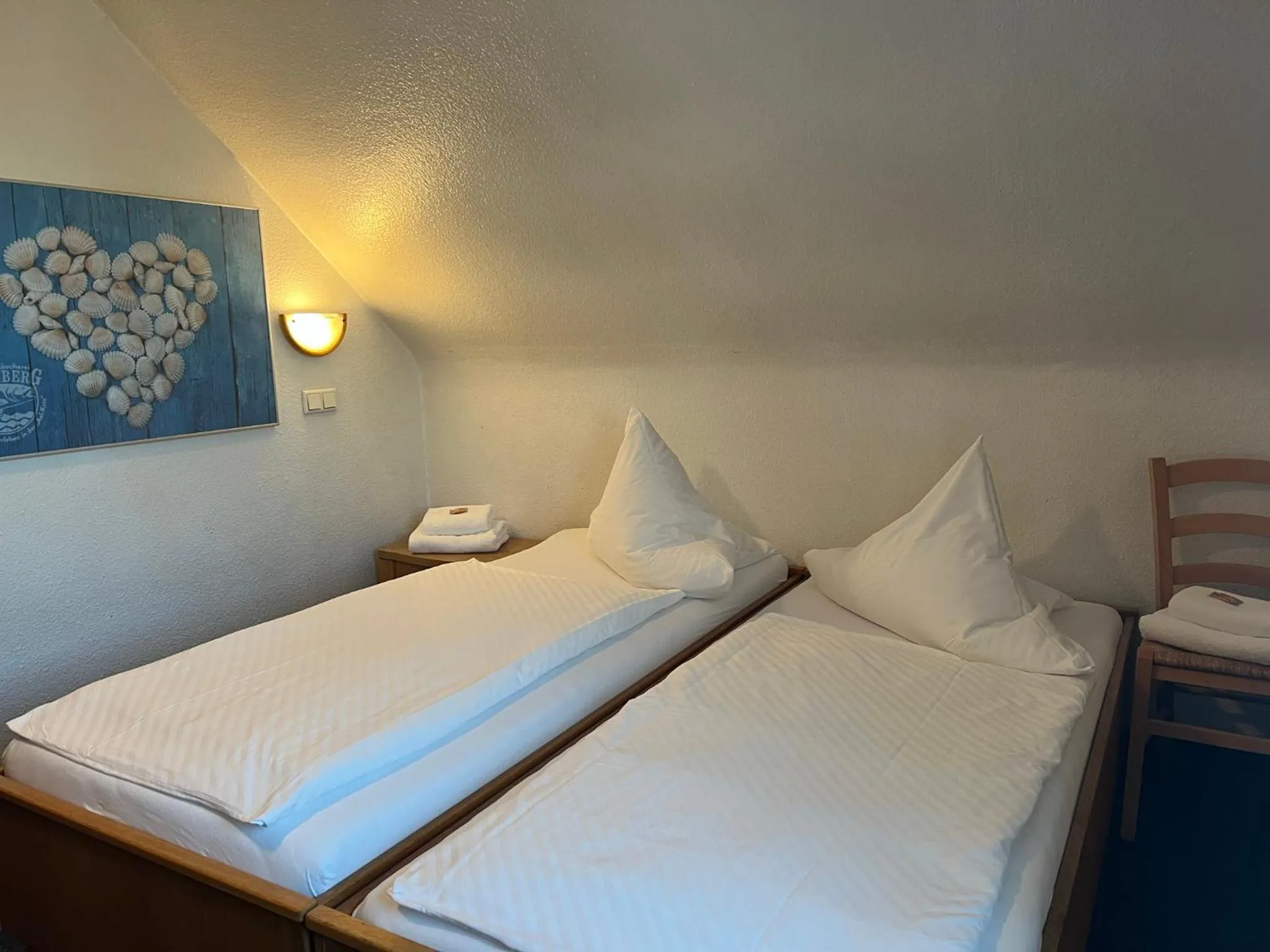 Photo of the whole room, Bed in Aal-Kate