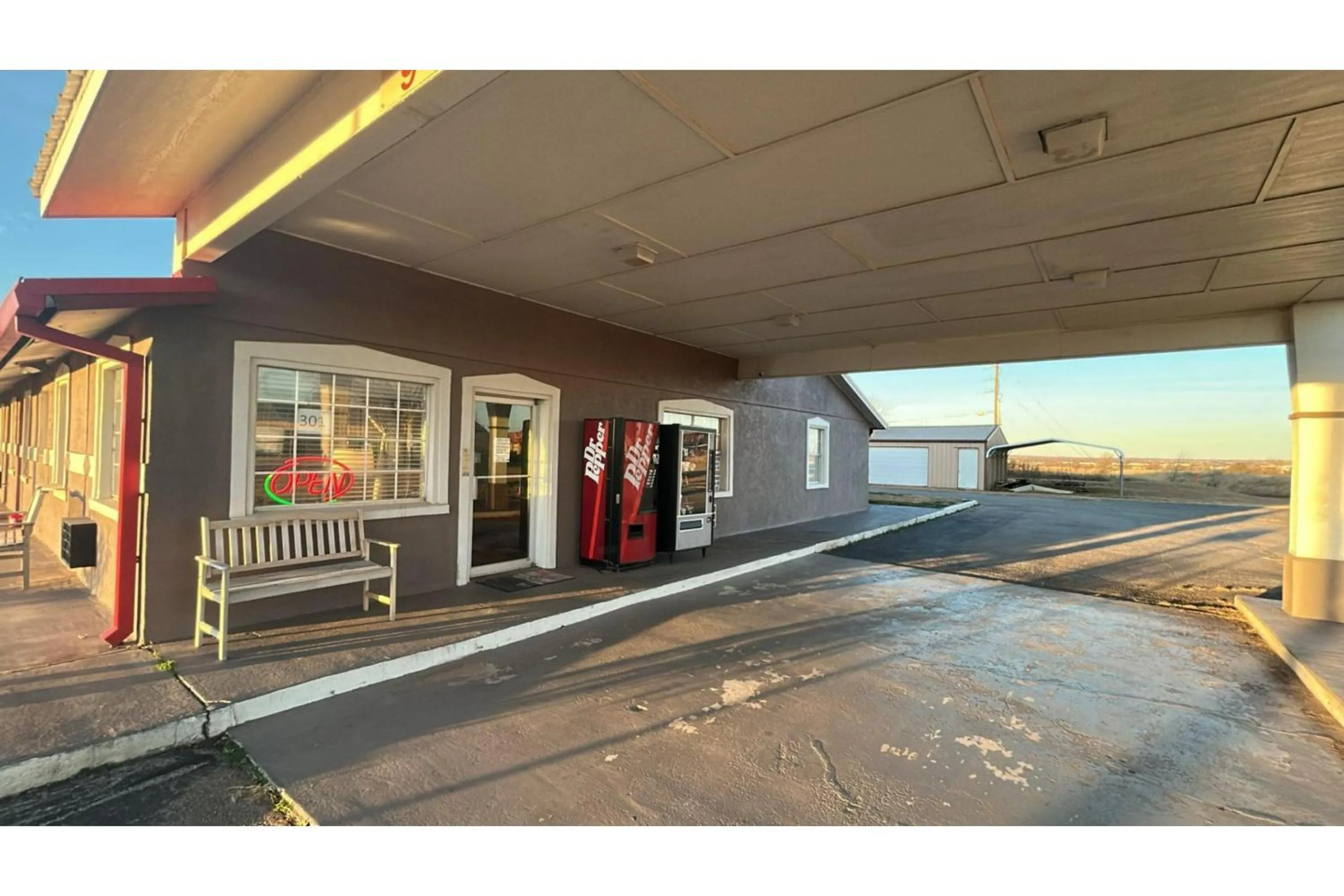 Facade/entrance in HiWay Inn Express Elk City Route 66
