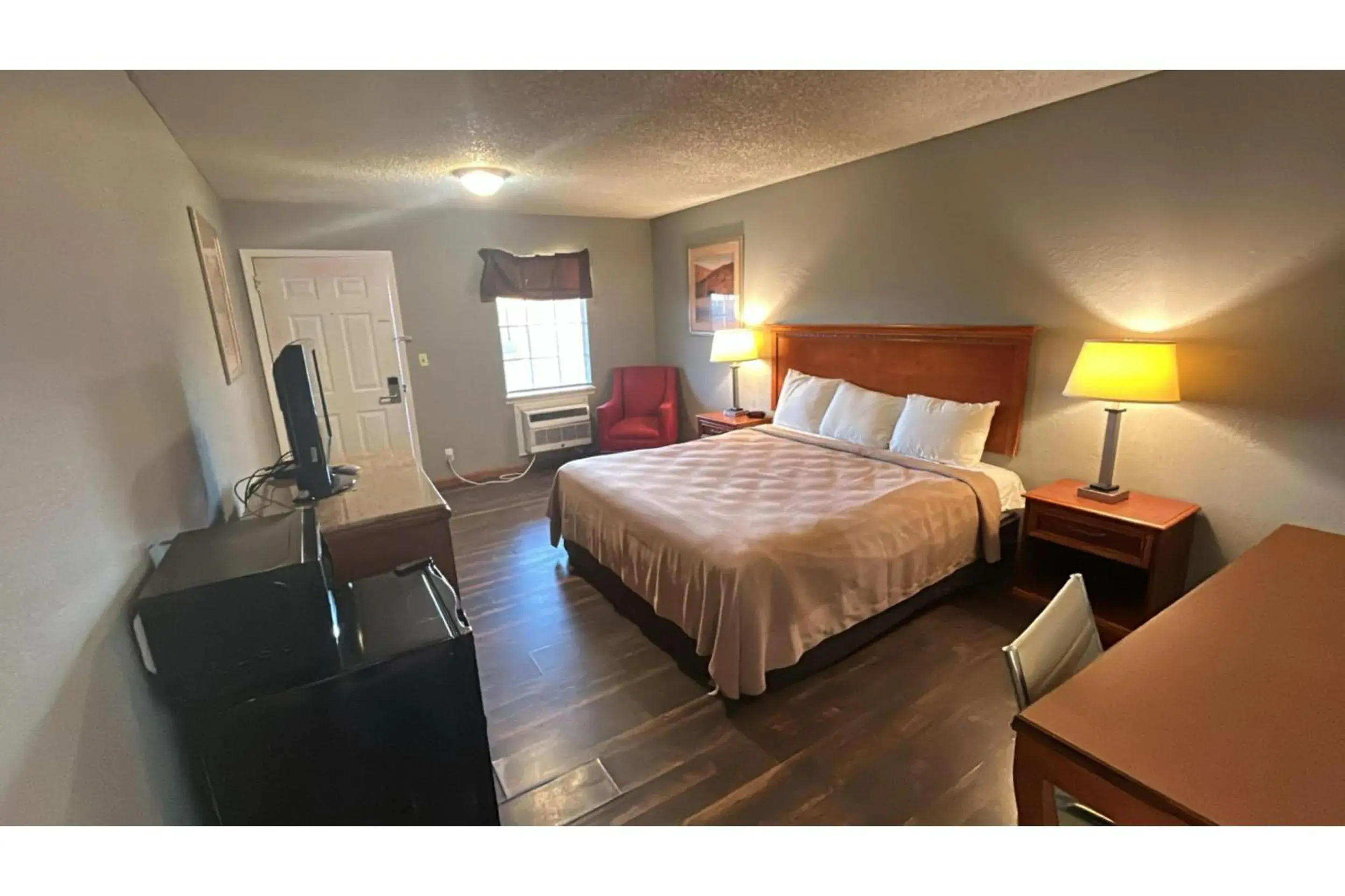 King Bed Non-Smoking in HiWay Inn Express Elk City Route 66 King Bed Non-Smoking in HiWay Inn Express Elk City Route 66