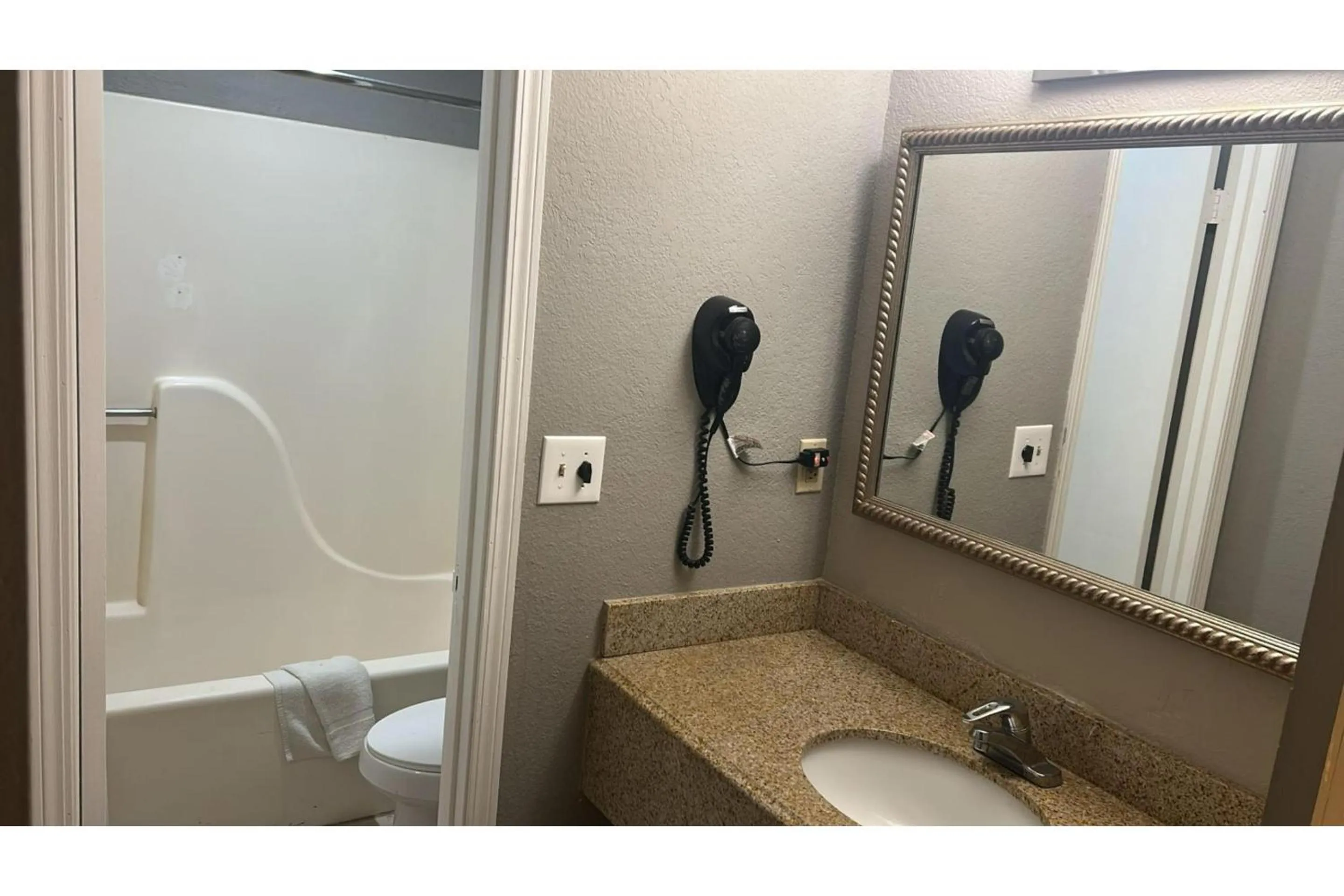 Bathroom in HiWay Inn Express Elk City Route 66